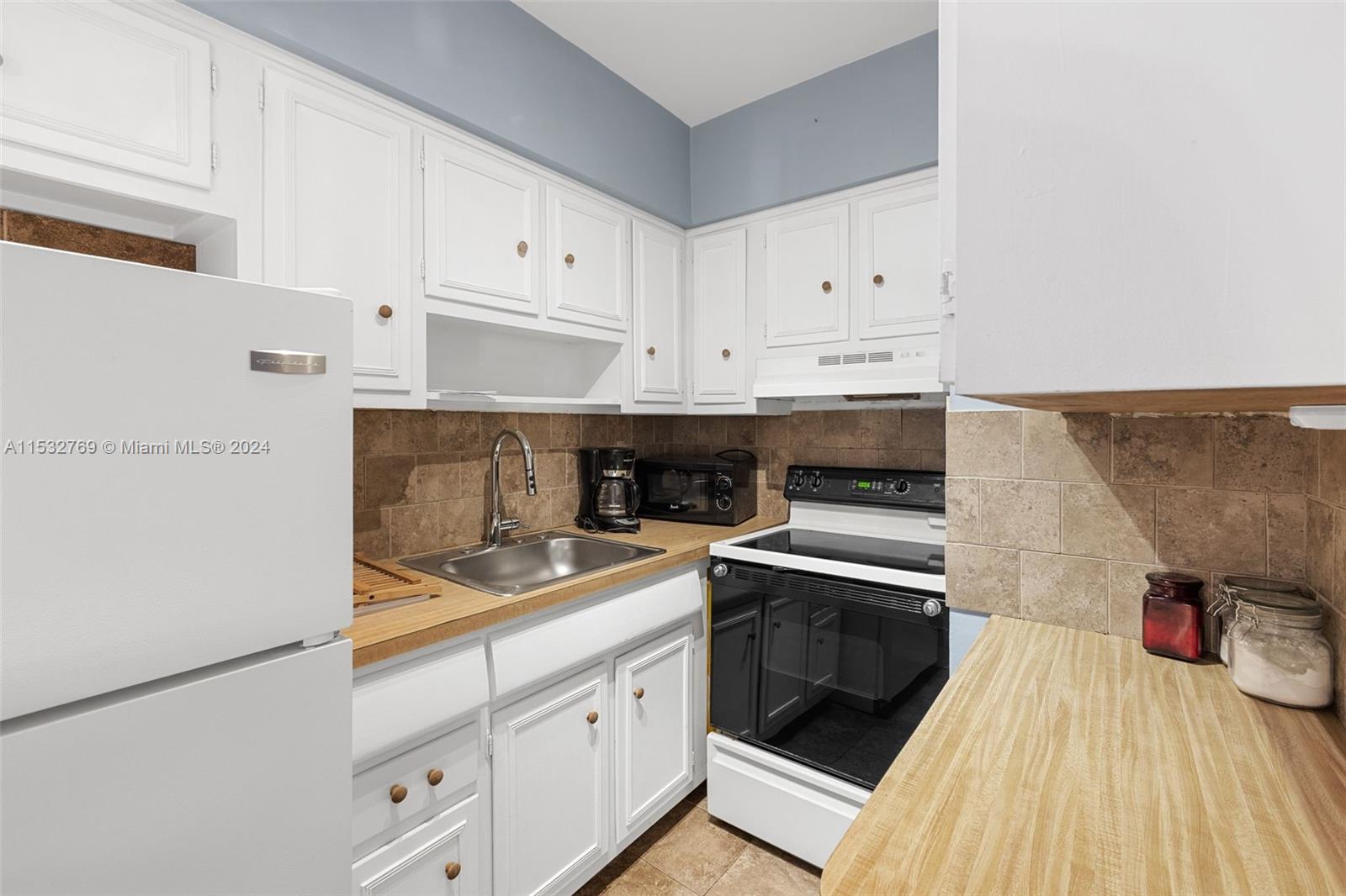 600 Layne Blvd 130, Hallandale Beach, Florida 33009, 1 Bedroom Bedrooms, ,1 BathroomBathrooms,Residentiallease,For Rent,600 Layne Blvd 130,A11532769