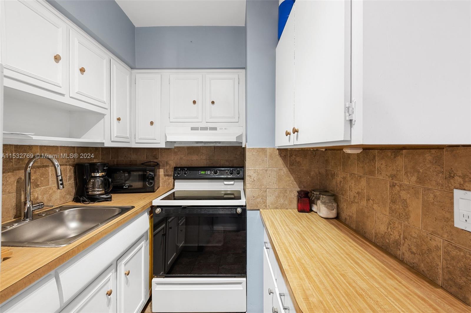 600 Layne Blvd 130, Hallandale Beach, Florida 33009, 1 Bedroom Bedrooms, ,1 BathroomBathrooms,Residentiallease,For Rent,600 Layne Blvd 130,A11532769