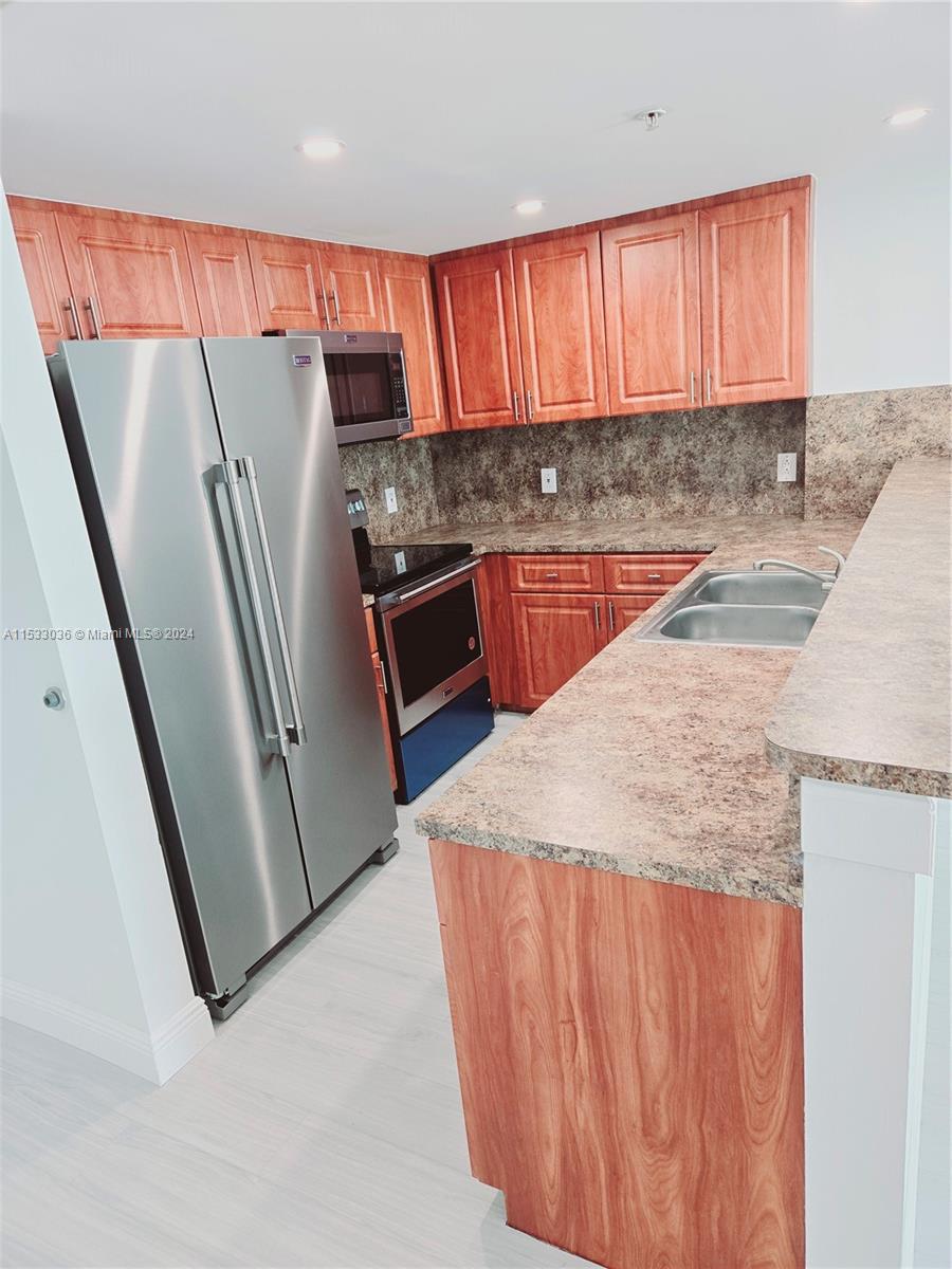 2740 SW 28th Ter 603, Miami, Florida 33133, 2 Bedrooms Bedrooms, ,1 BathroomBathrooms,Residentiallease,For Rent,2740 SW 28th Ter 603,A11533036