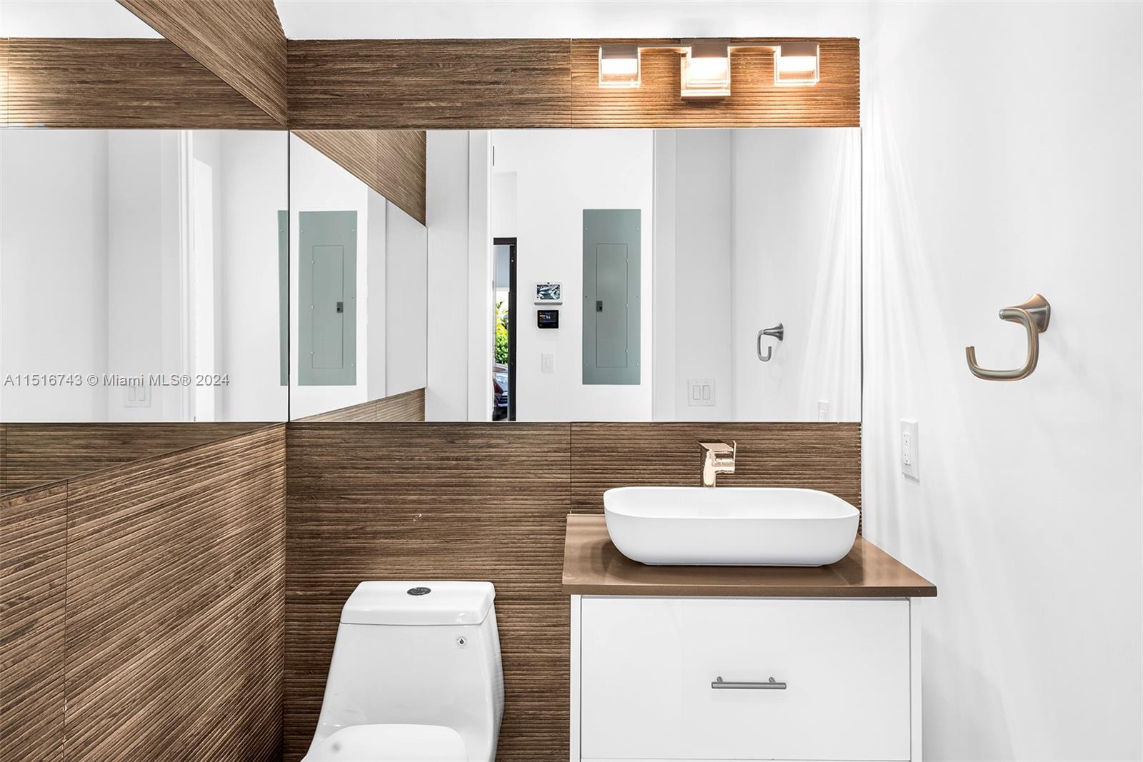 638 Escobar Ave, Coral Gables, FL, 33134 United States, 5 Bedrooms Bedrooms, ,4 BathroomsBathrooms,Residential,For Sale,Escobar Ave,A11516743