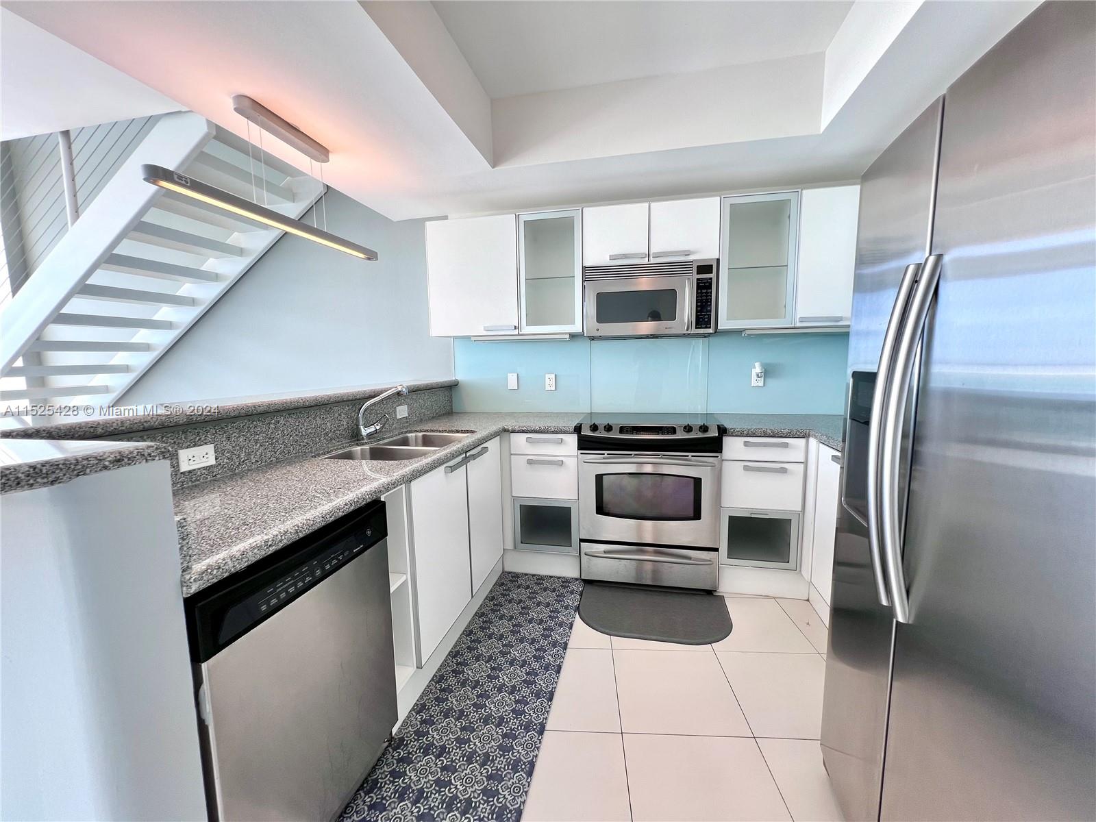 2000 Bay Dr 409, Miami Beach, Florida 33141, 2 Bedrooms Bedrooms, ,2 BathroomsBathrooms,Residentiallease,For Rent,2000 Bay Dr 409,A11525428