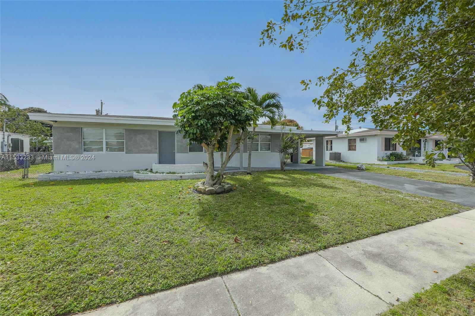2960 SW 2nd Ct  For Sale A11533233, FL