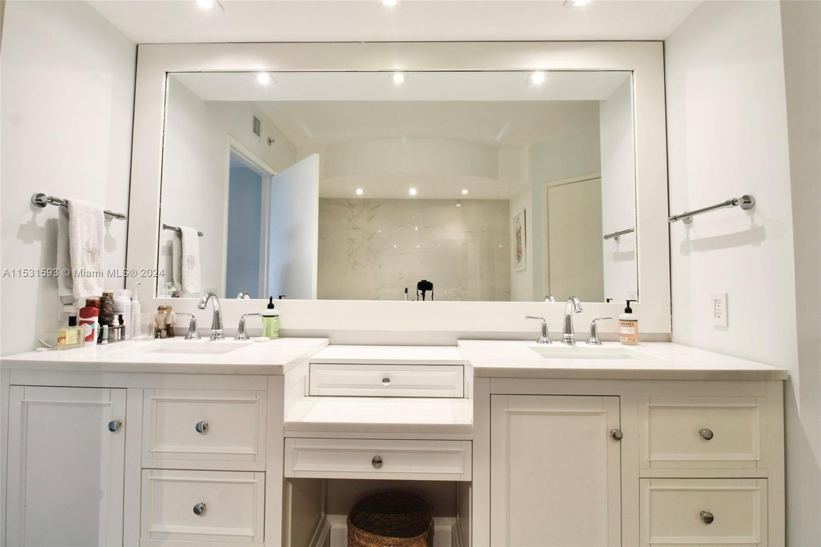 765 Crandon Blvd 206, Key Biscayne, Florida 33149, 3 Bedrooms Bedrooms, ,3 BathroomsBathrooms,Residential,For Sale,765 Crandon Blvd 206,A11531593