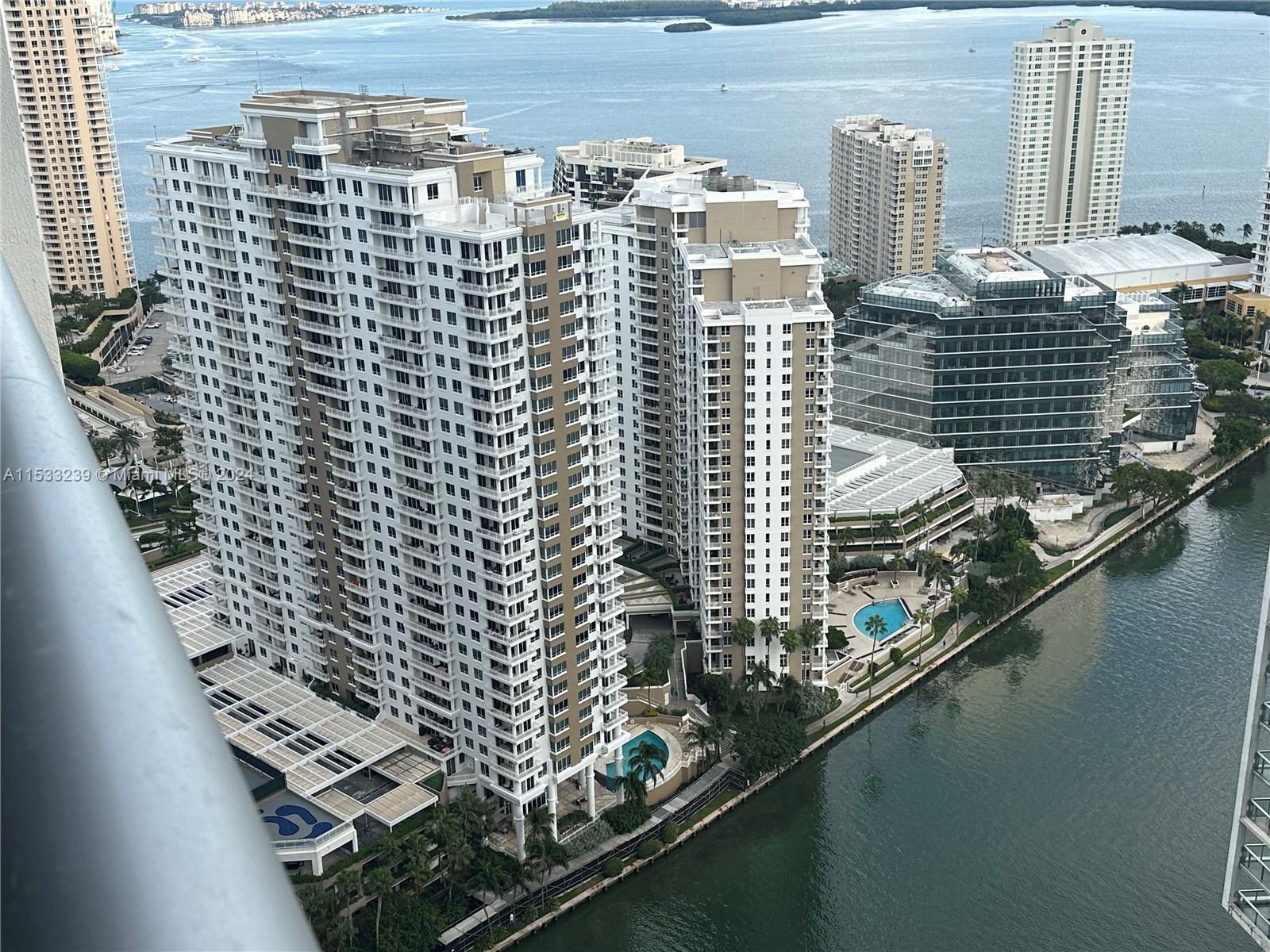 Amazing 2 Bedroom plus den, nice view. Waterfront view in the heart of Brickell. Top of the line amenities, pool lounge chairs, Cabana, Gym, Spa & Suana, and much more onsite.