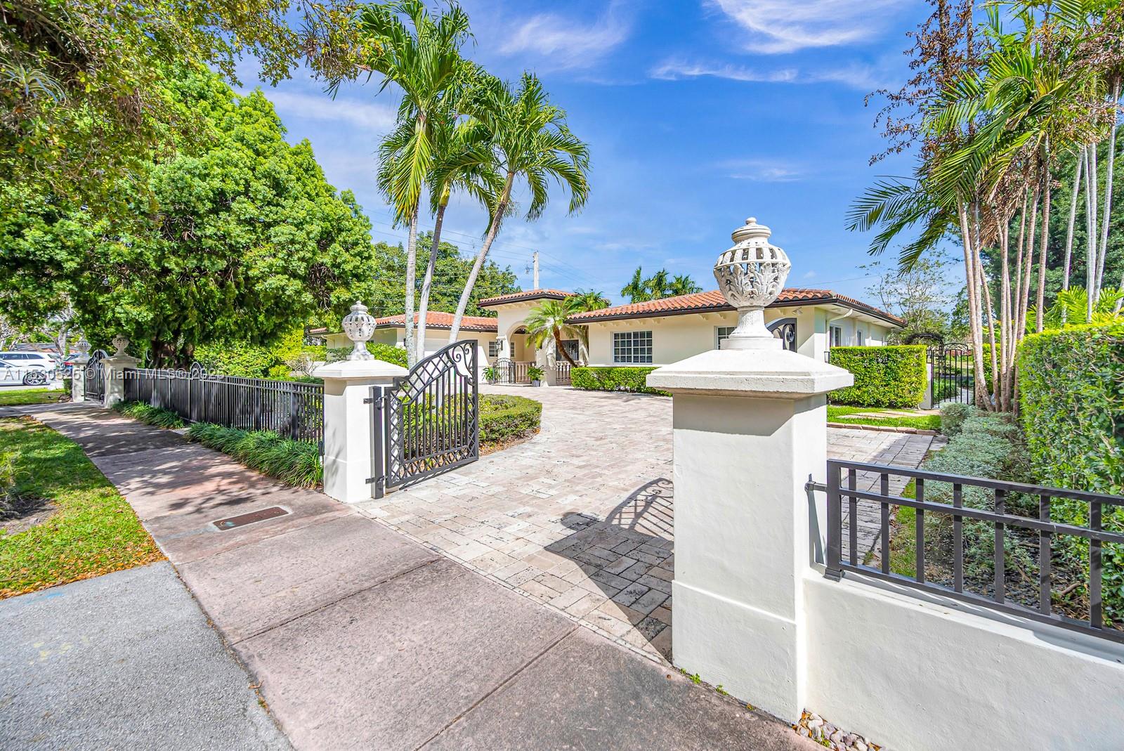4001 Santa Maria St, Coral Gables, FL, 33146 United States, 5 Bedrooms Bedrooms, ,4 BathroomsBathrooms,Residential,For Sale,Santa Maria St,A11530525