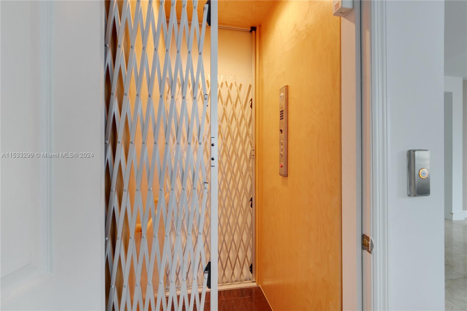 10463 NW 70th Ln, Doral, Florida 33178, 5 Bedrooms Bedrooms, ,5 BathroomsBathrooms,Residential,For Sale,10463 NW 70th Ln,A11533299