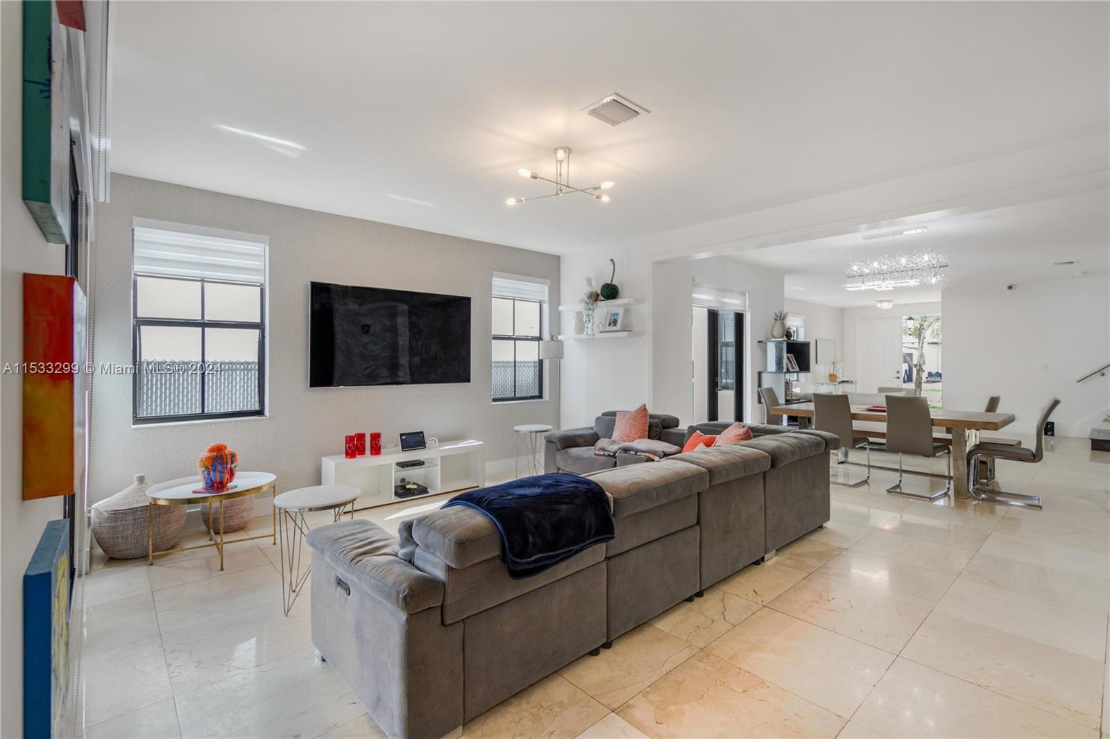 10463 NW 70th Ln, Doral, Florida 33178, 5 Bedrooms Bedrooms, ,5 BathroomsBathrooms,Residential,For Sale,10463 NW 70th Ln,A11533299