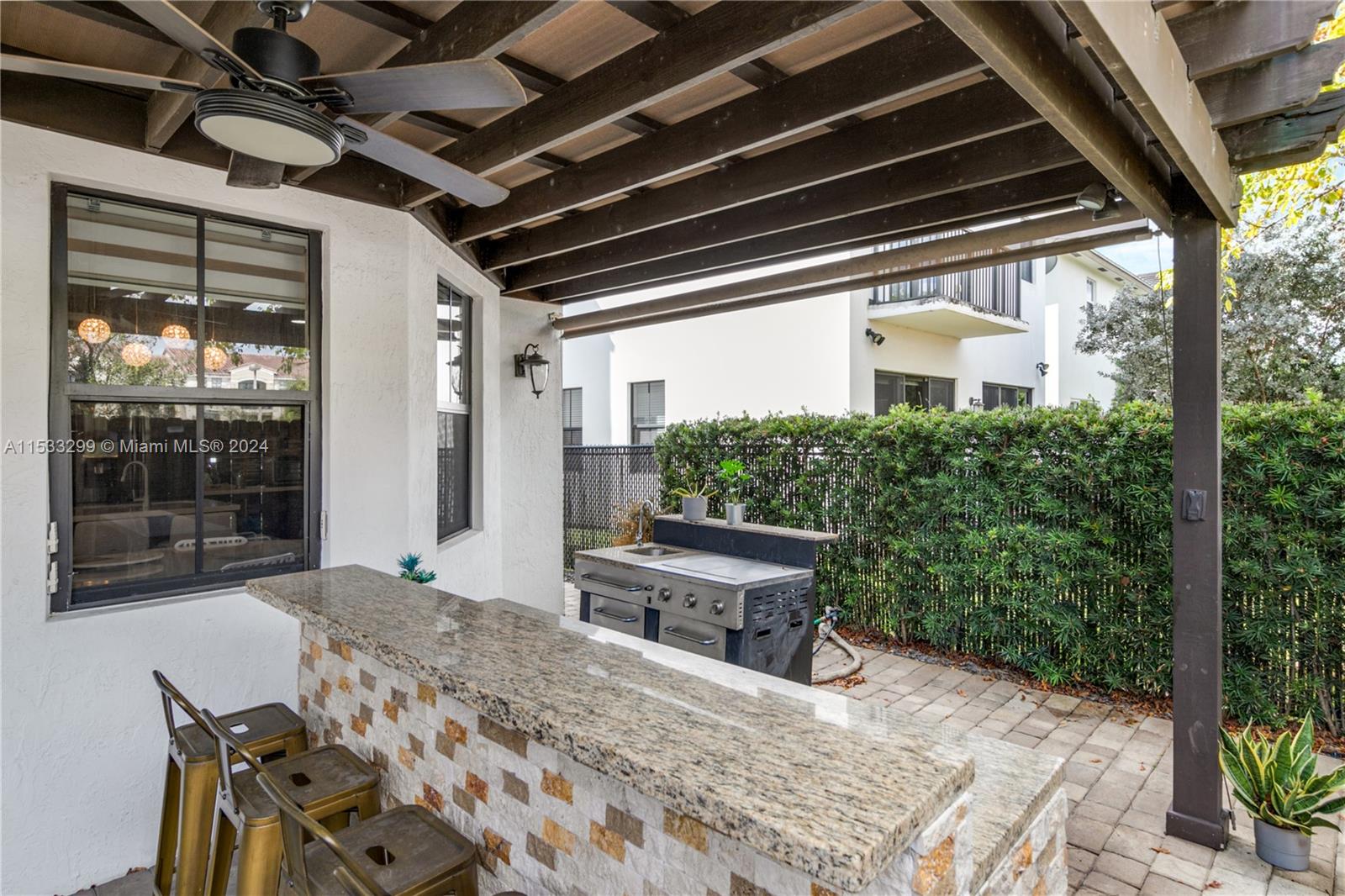 10463 NW 70th Ln, Doral, Florida 33178, 5 Bedrooms Bedrooms, ,5 BathroomsBathrooms,Residential,For Sale,10463 NW 70th Ln,A11533299