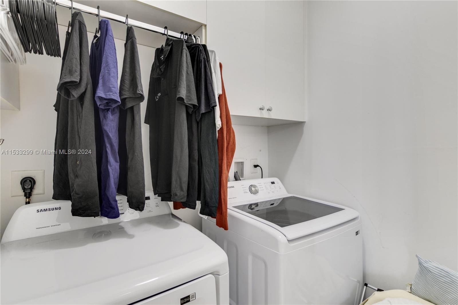 10463 NW 70th Ln, Doral, Florida 33178, 5 Bedrooms Bedrooms, ,5 BathroomsBathrooms,Residential,For Sale,10463 NW 70th Ln,A11533299