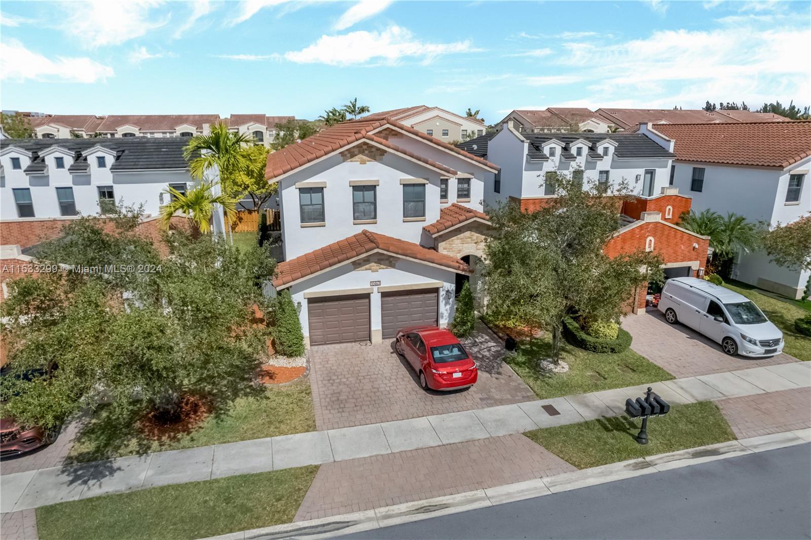 10463 NW 70th Ln, Doral, Florida 33178, 5 Bedrooms Bedrooms, ,5 BathroomsBathrooms,Residential,For Sale,10463 NW 70th Ln,A11533299