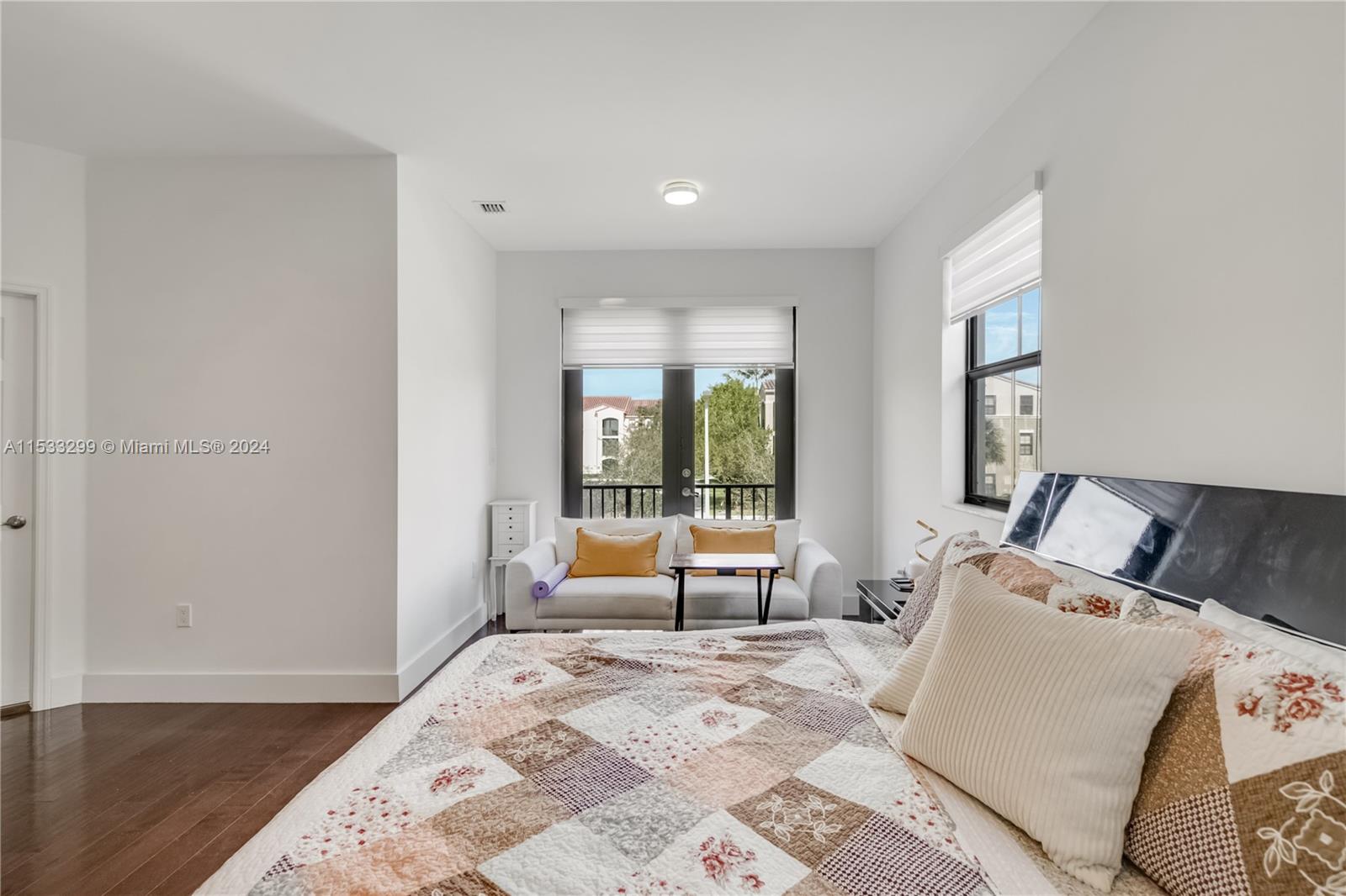 10463 NW 70th Ln, Doral, Florida 33178, 5 Bedrooms Bedrooms, ,5 BathroomsBathrooms,Residential,For Sale,10463 NW 70th Ln,A11533299