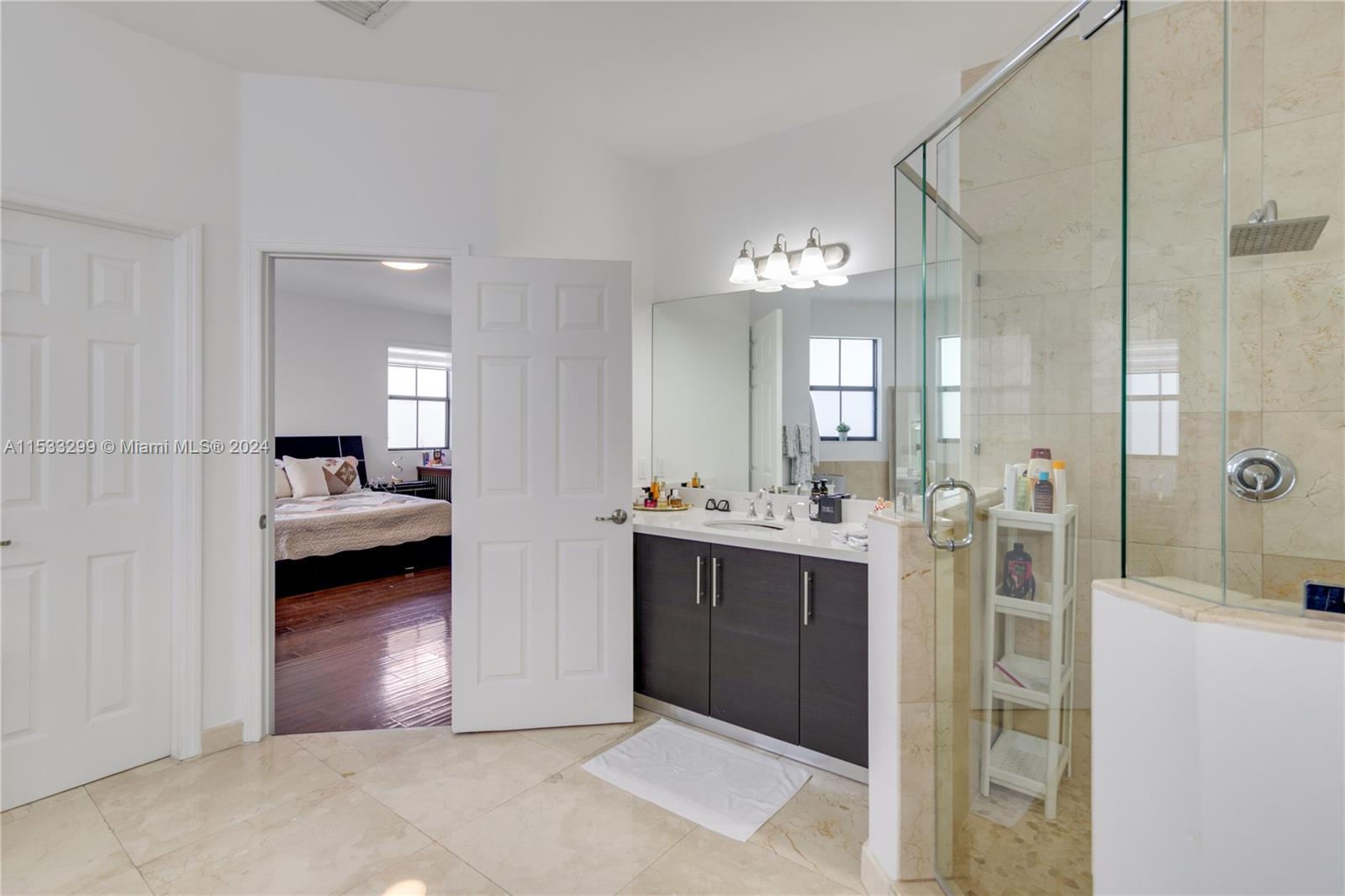 10463 NW 70th Ln, Doral, Florida 33178, 5 Bedrooms Bedrooms, ,5 BathroomsBathrooms,Residential,For Sale,10463 NW 70th Ln,A11533299