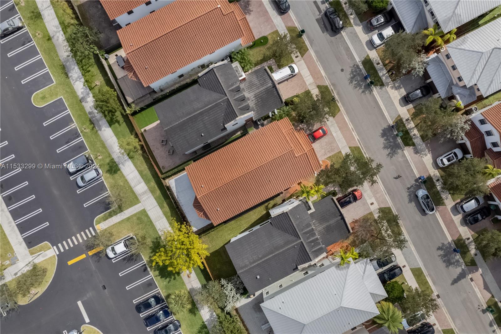 10463 NW 70th Ln, Doral, Florida 33178, 5 Bedrooms Bedrooms, ,5 BathroomsBathrooms,Residential,For Sale,10463 NW 70th Ln,A11533299