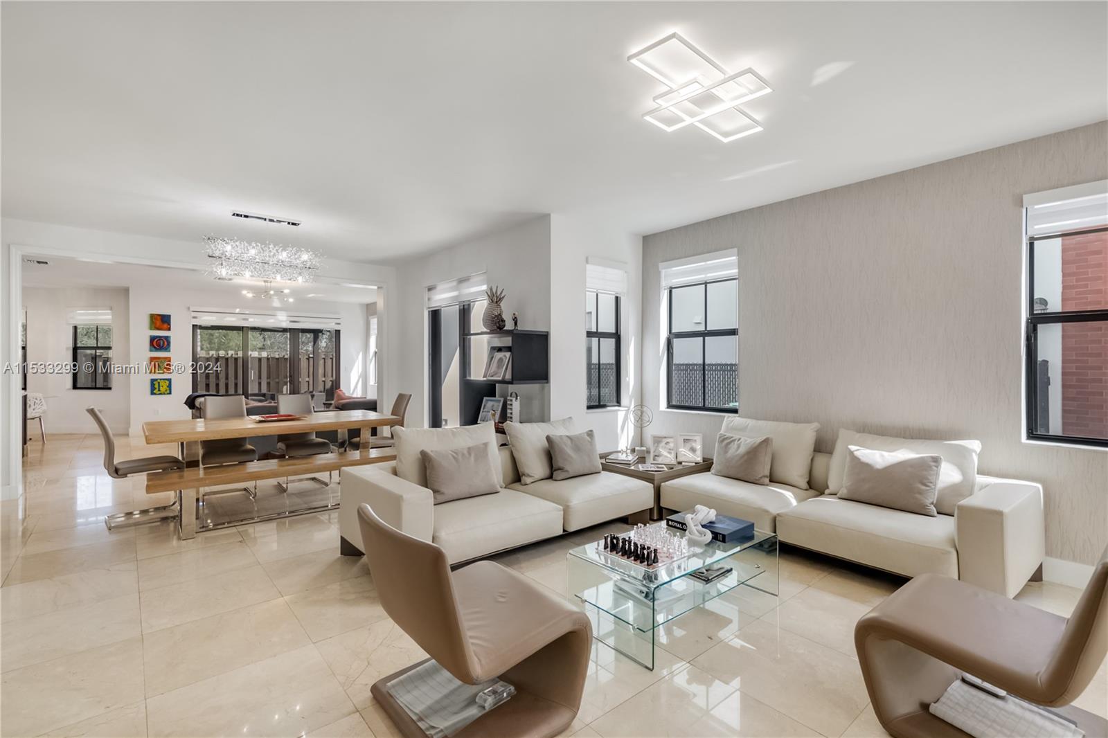 10463 NW 70th Ln, Doral, Florida 33178, 5 Bedrooms Bedrooms, ,5 BathroomsBathrooms,Residential,For Sale,10463 NW 70th Ln,A11533299