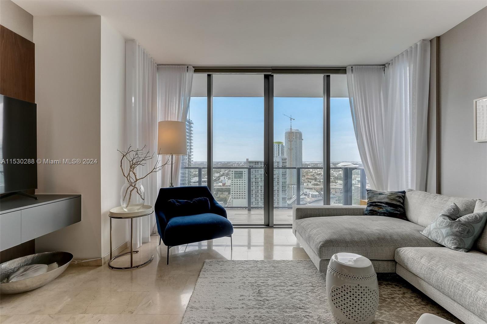 68 SE 6th St 3004, Miami, Florida 33131, 3 Bedrooms Bedrooms, ,3 BathroomsBathrooms,Residential,For Sale,68 SE 6th St 3004,A11530288