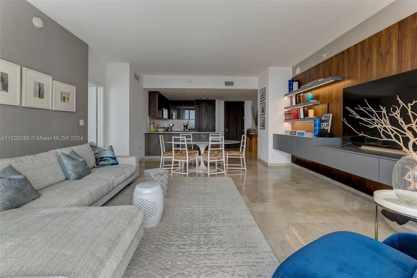 68 SE 6th St 3004, Miami, Florida 33131, 3 Bedrooms Bedrooms, ,3 BathroomsBathrooms,Residential,For Sale,68 SE 6th St 3004,A11530288