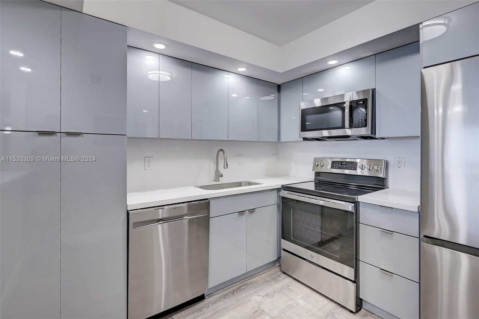 2401 S Ocean Dr 1906, Hollywood, Florida 33019, 1 Bedroom Bedrooms, ,1 BathroomBathrooms,Residentiallease,For Rent,2401 S Ocean Dr 1906,A11533309