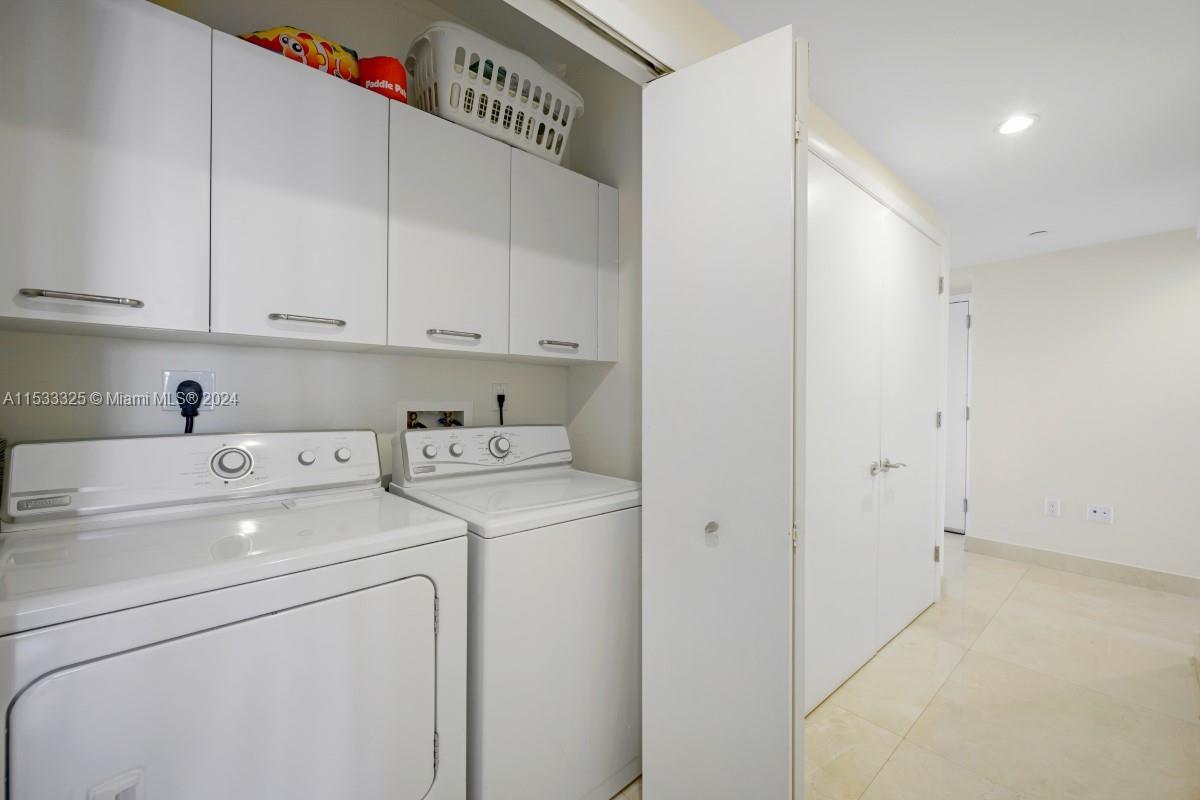 17001 Collins Ave, Sunny Isles Beach, FL, 33160 United States, 3 Bedrooms Bedrooms, ,3 BathroomsBathrooms,Residential,For Sale,Collins Ave,A11533325