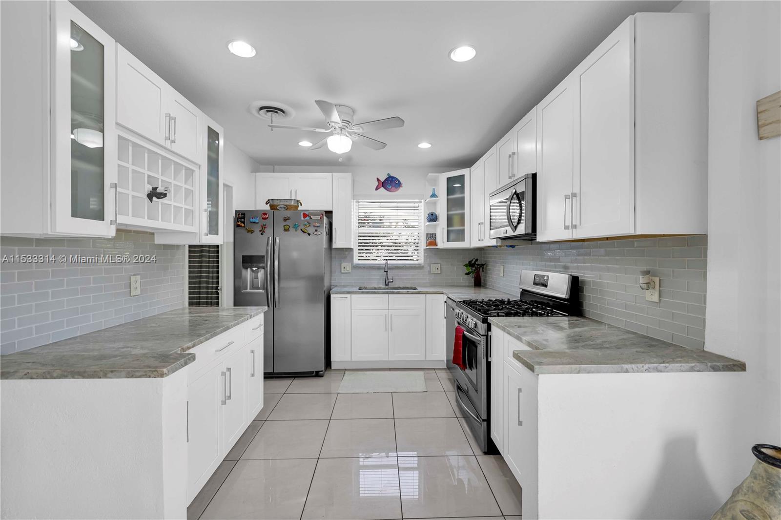 Hollywood, Florida 33019, 2 Bedrooms Bedrooms, ,1 BathroomBathrooms,Residential,For Sale,A11533314