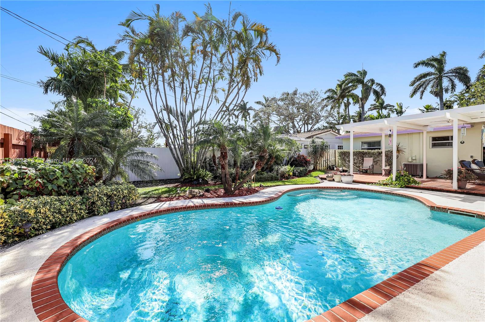 Hollywood, Florida 33019, 2 Bedrooms Bedrooms, ,1 BathroomBathrooms,Residential,For Sale,A11533314