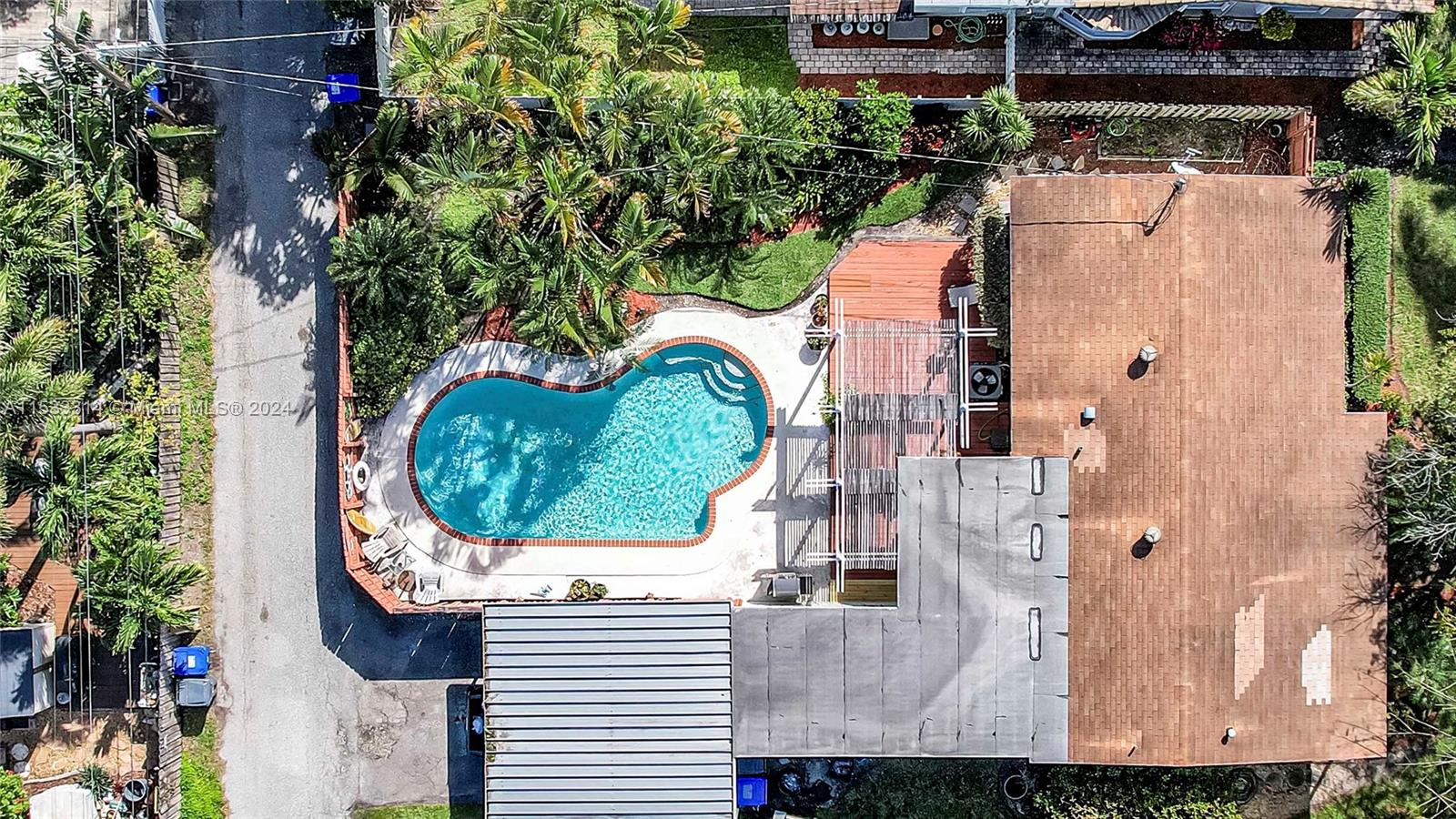 Hollywood, Florida 33019, 2 Bedrooms Bedrooms, ,1 BathroomBathrooms,Residential,For Sale,A11533314