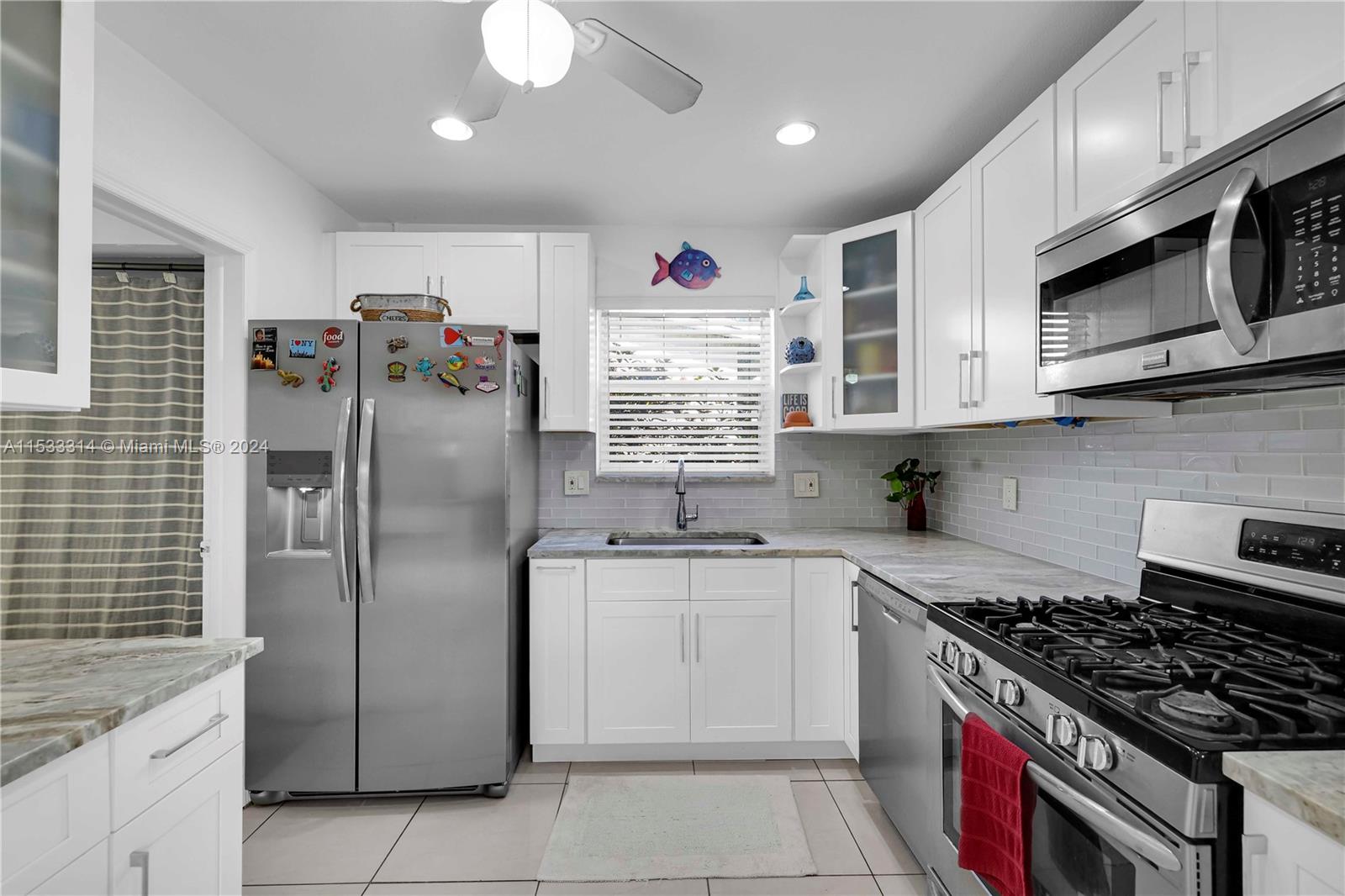 Hollywood, Florida 33019, 2 Bedrooms Bedrooms, ,1 BathroomBathrooms,Residential,For Sale,A11533314