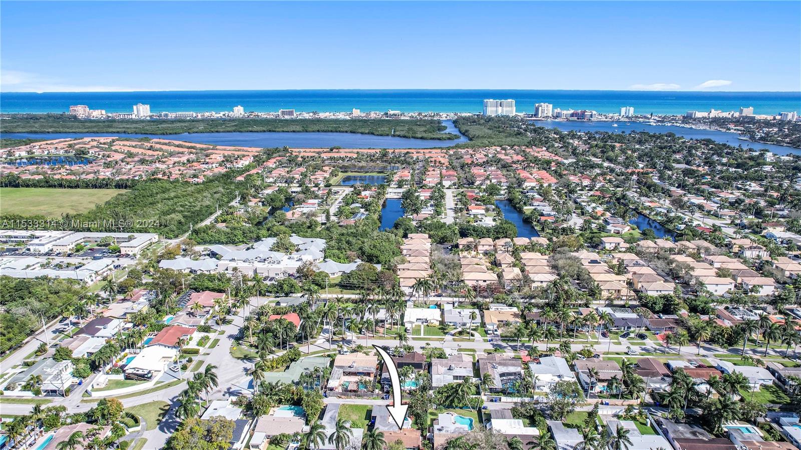 Hollywood, Florida 33019, 2 Bedrooms Bedrooms, ,1 BathroomBathrooms,Residential,For Sale,A11533314