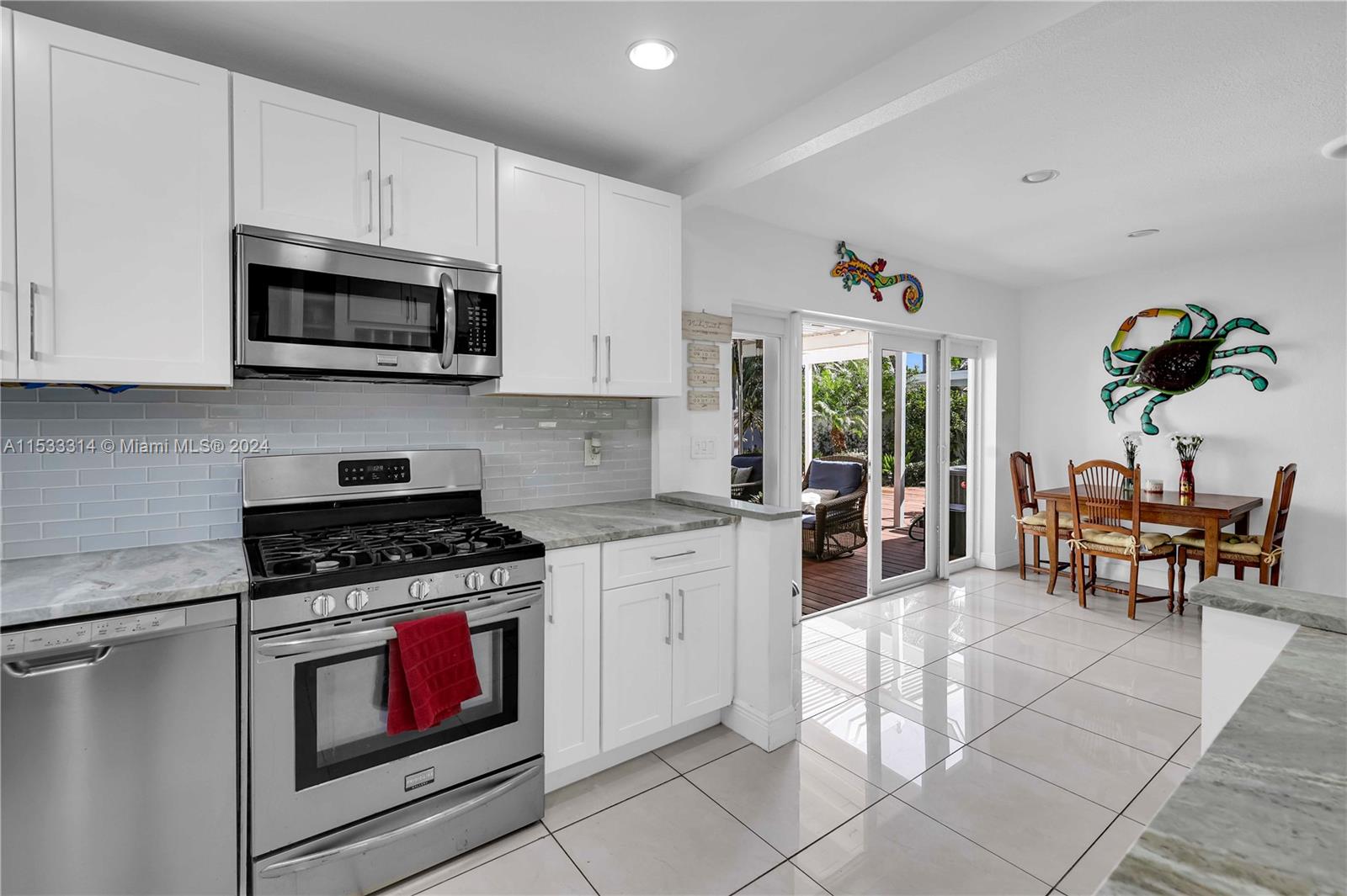 Hollywood, Florida 33019, 2 Bedrooms Bedrooms, ,1 BathroomBathrooms,Residential,For Sale,A11533314