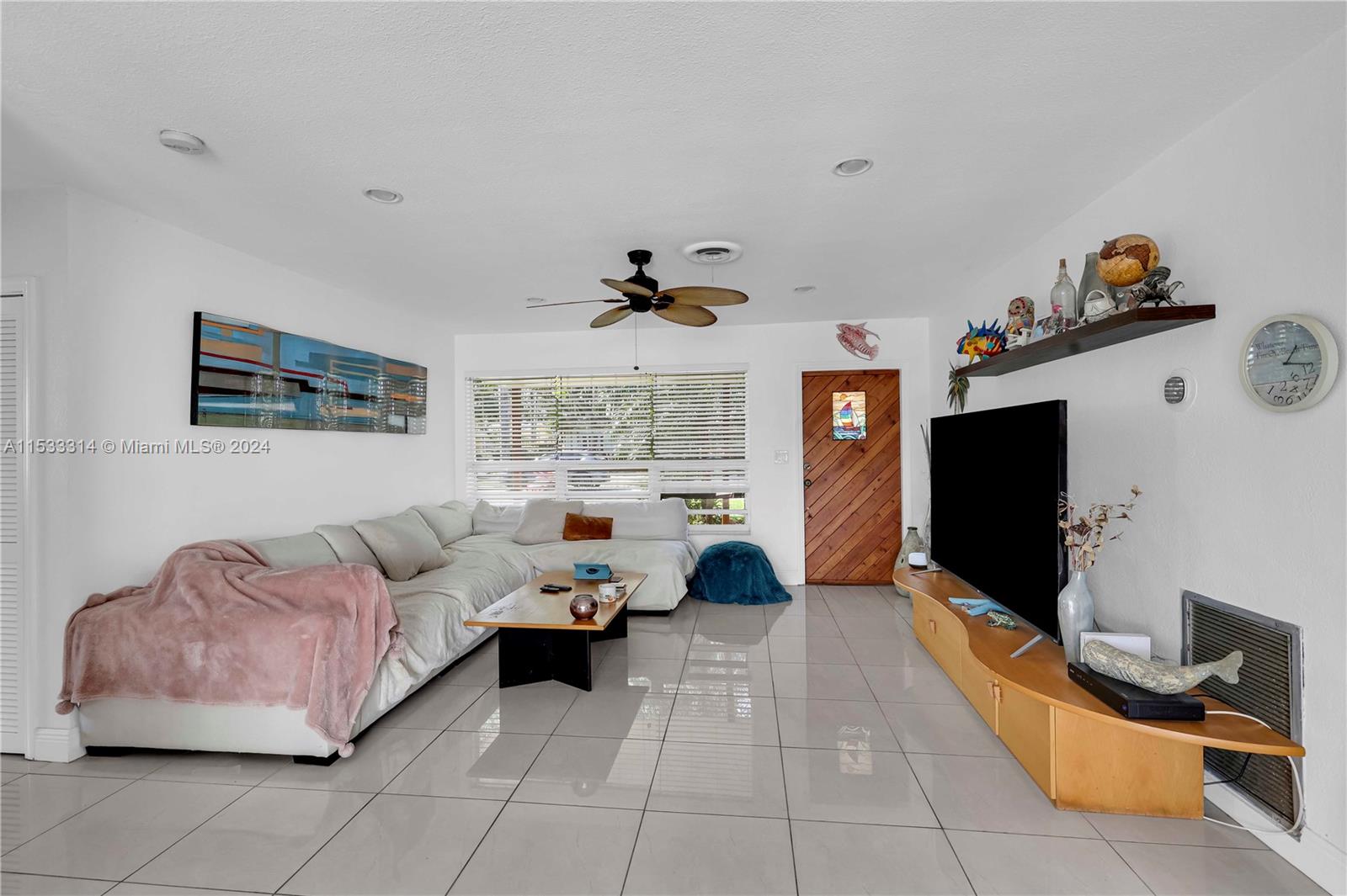 Hollywood, Florida 33019, 2 Bedrooms Bedrooms, ,1 BathroomBathrooms,Residential,For Sale,A11533314
