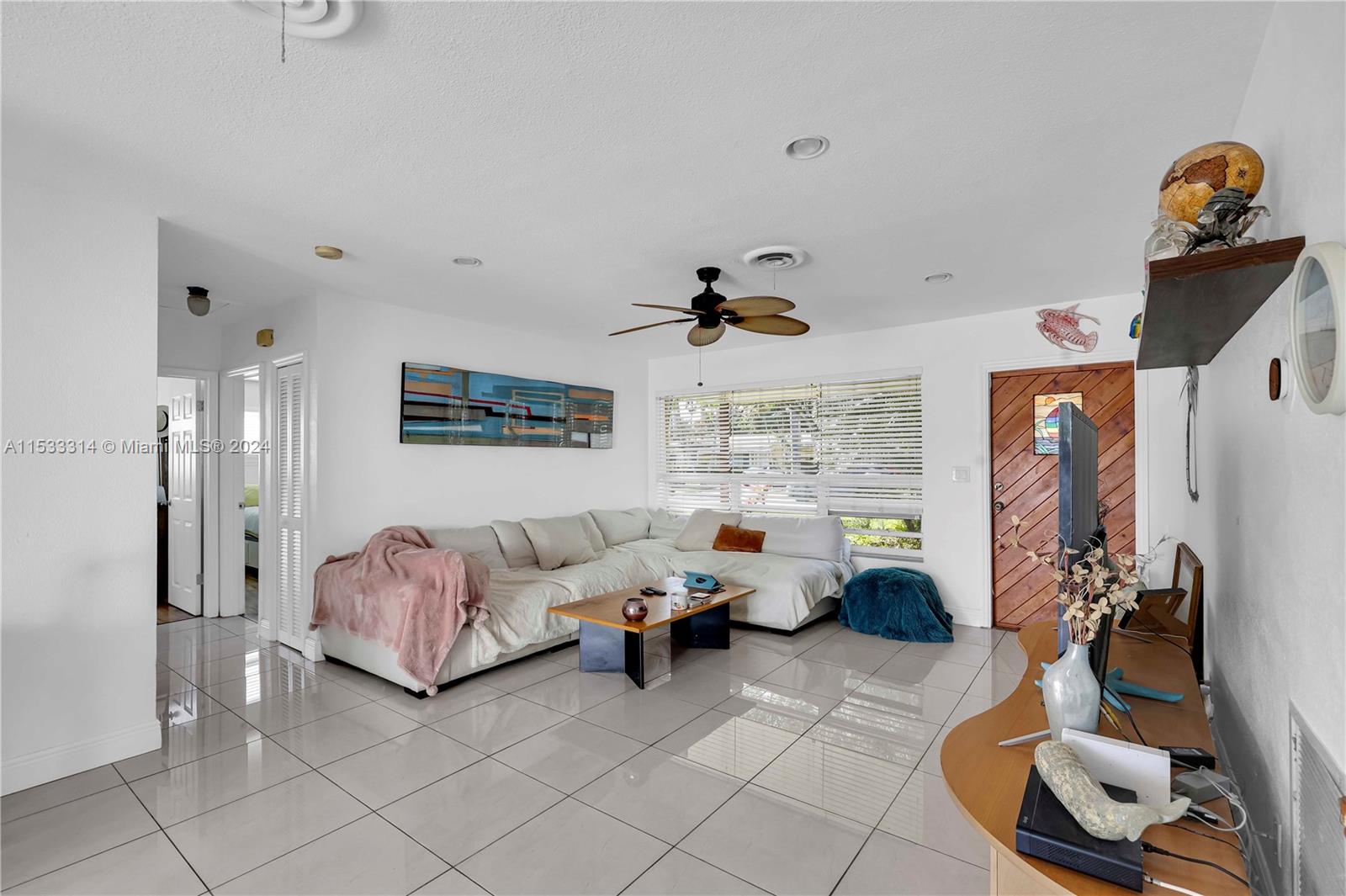 Hollywood, Florida 33019, 2 Bedrooms Bedrooms, ,1 BathroomBathrooms,Residential,For Sale,A11533314