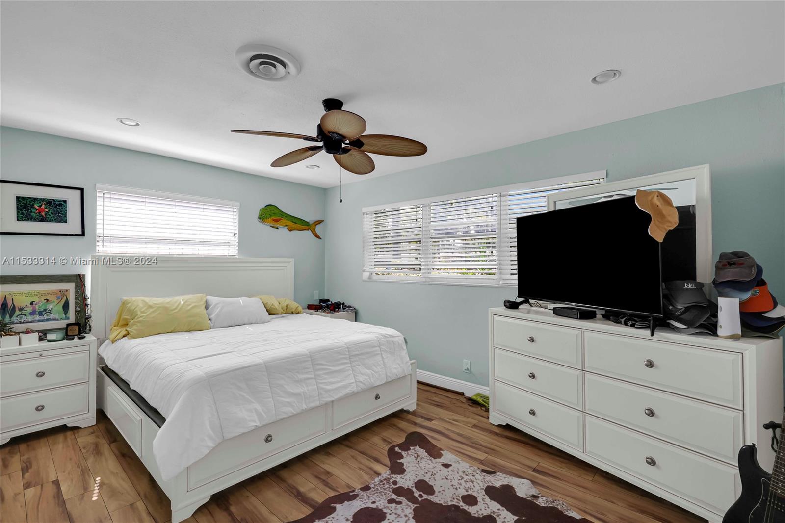 Hollywood, Florida 33019, 2 Bedrooms Bedrooms, ,1 BathroomBathrooms,Residential,For Sale,A11533314