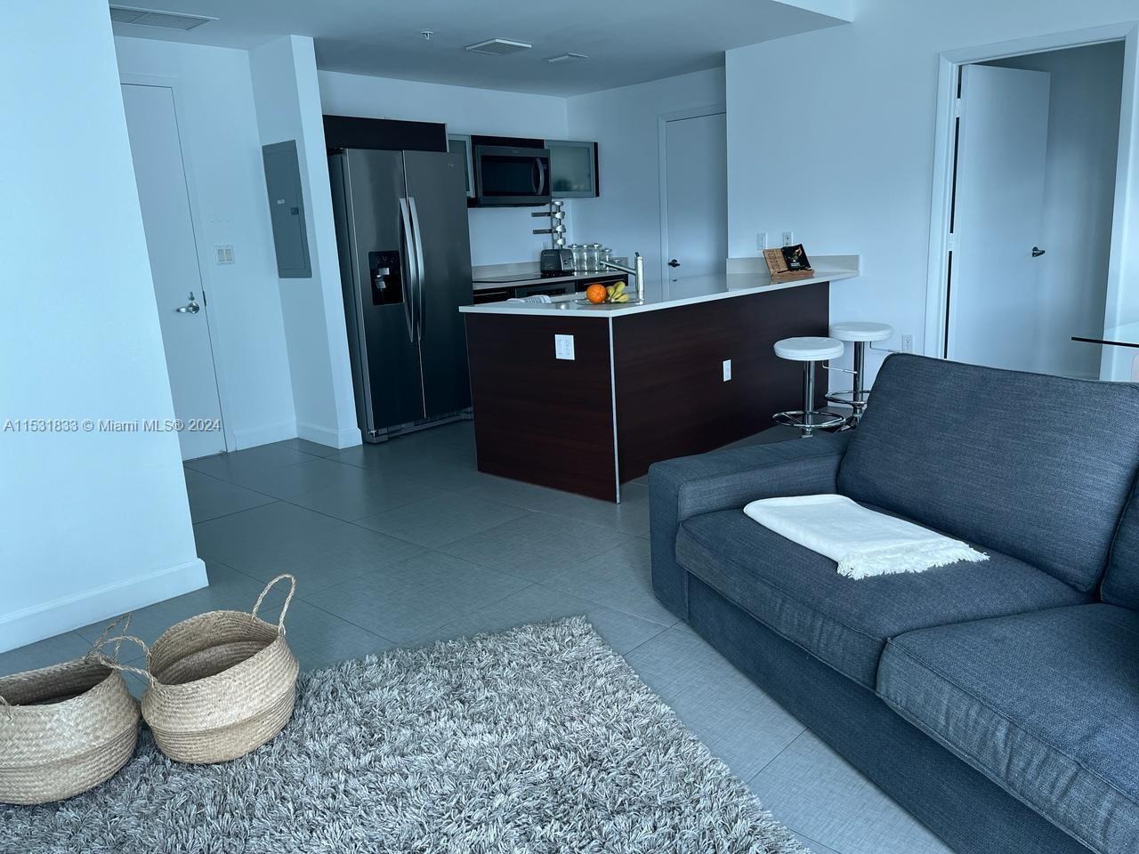Beautiful Condo with open layout unit at Edgewater across from Margaret Pace Park and Biscayne Bay. Ready to move in. Great amenities, pool, two-floor gym, spa, business center, marketplace/cafe, and much more.