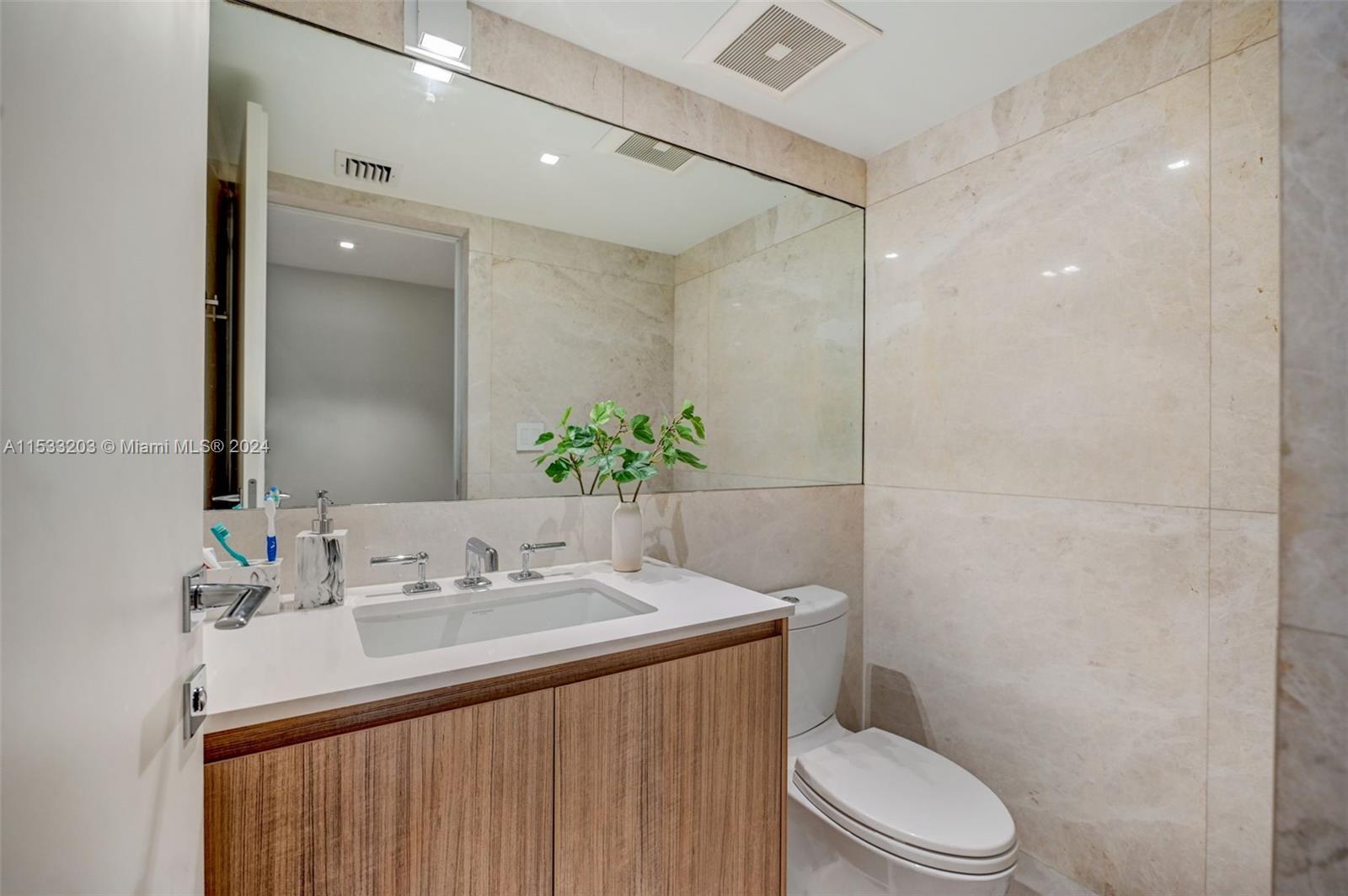 234 Washington Ave A, Miami Beach, Florida 33139, 3 Bedrooms Bedrooms, ,2 BathroomsBathrooms,Residential,For Sale,234 Washington Ave A,A11533203