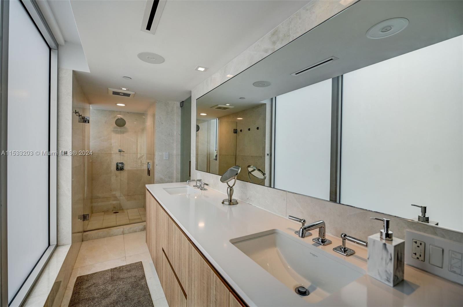 234 Washington Ave, Miami Beach, FL, 33139 United States, 3 Bedrooms Bedrooms, ,2 BathroomsBathrooms,Residential,For Sale,Washington Ave,A11533203