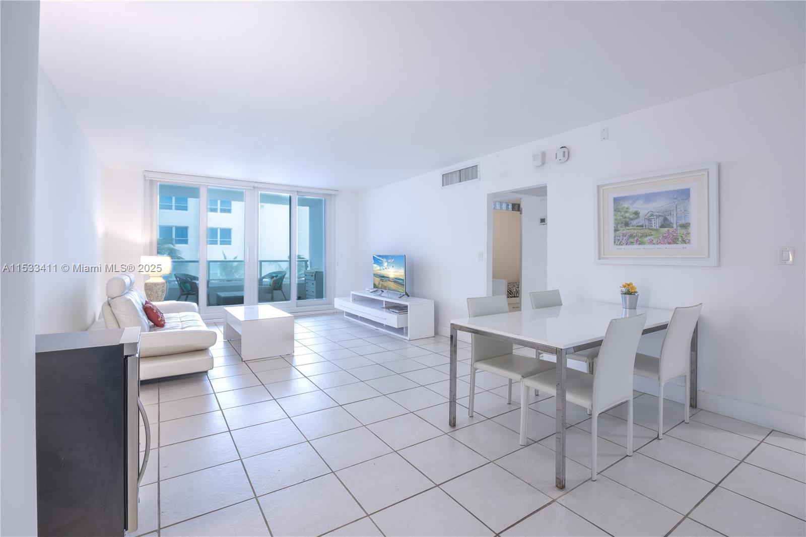 5005 Collins Ave 823, Miami Beach, Florida 33140, 1 Bedroom Bedrooms, ,1 BathroomBathrooms,Residential,For Sale,5005 Collins Ave 823,A11533411