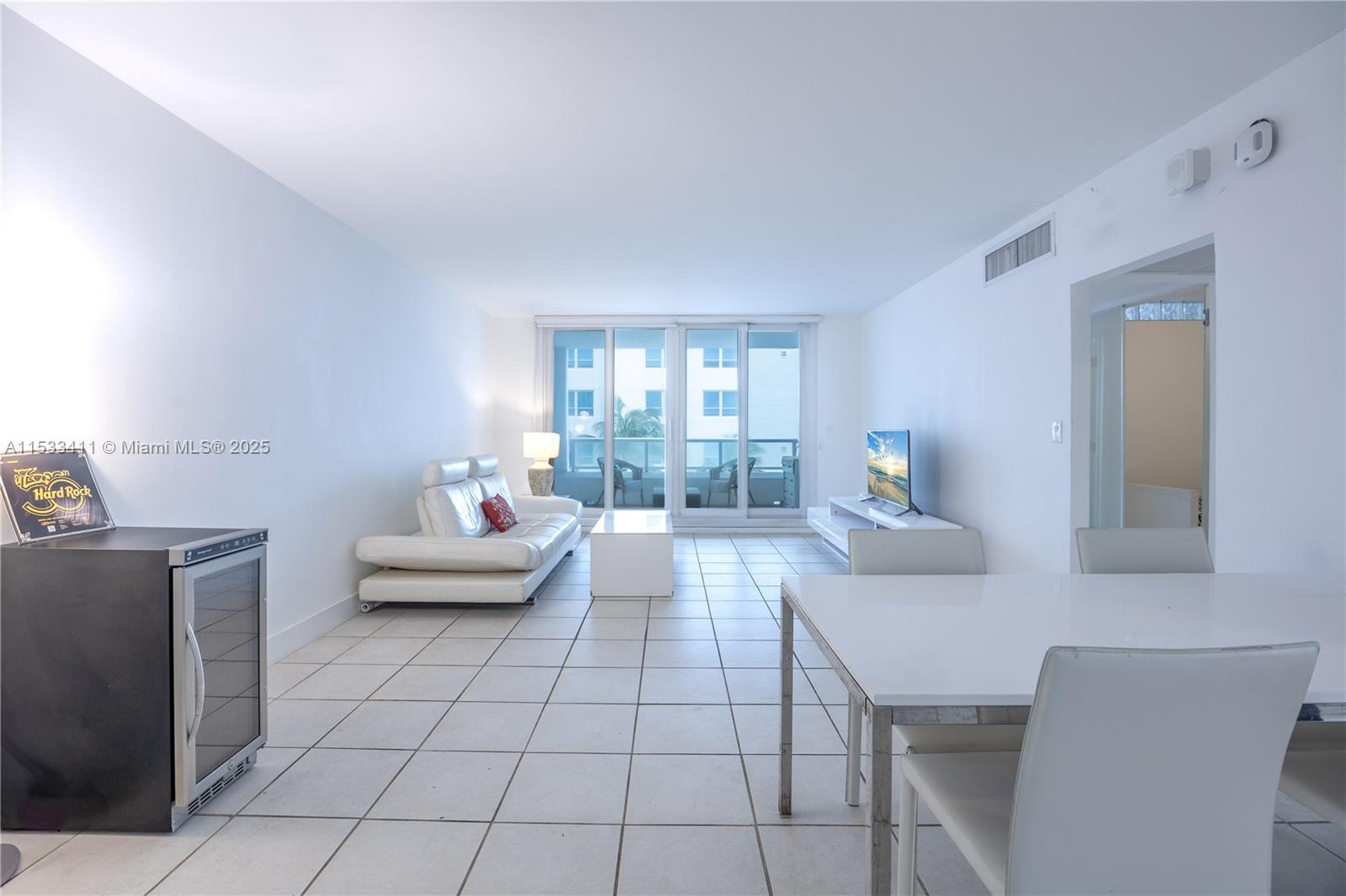 5005 Collins Ave 823, Miami Beach, Florida 33140, 1 Bedroom Bedrooms, ,1 BathroomBathrooms,Residential,For Sale,5005 Collins Ave 823,A11533411
