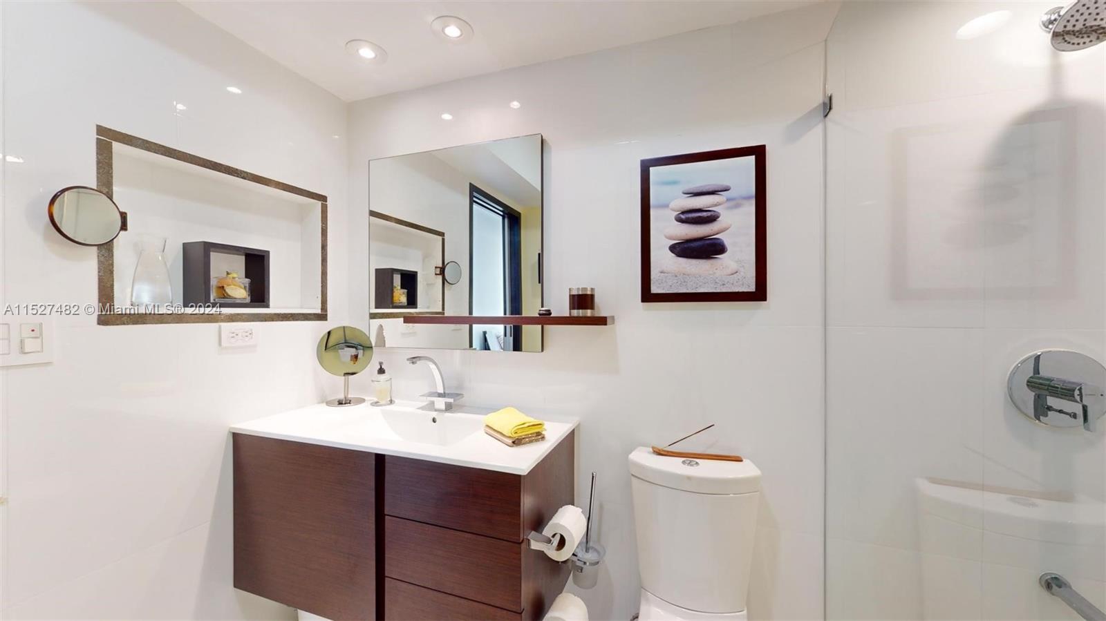 3625 N Country Club Dr 903, Aventura, Florida 33180, 2 Bedrooms Bedrooms, ,2 BathroomsBathrooms,Residential,For Sale,3625 N Country Club Dr 903,A11527482