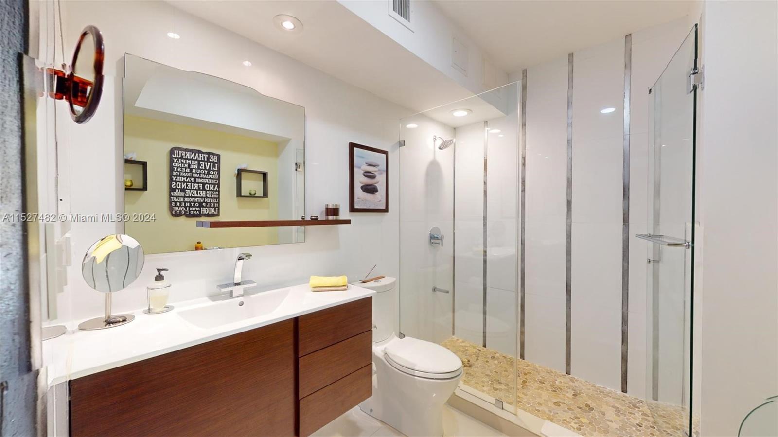 3625 N Country Club Dr 903, Aventura, Florida 33180, 2 Bedrooms Bedrooms, ,2 BathroomsBathrooms,Residential,For Sale,3625 N Country Club Dr 903,A11527482