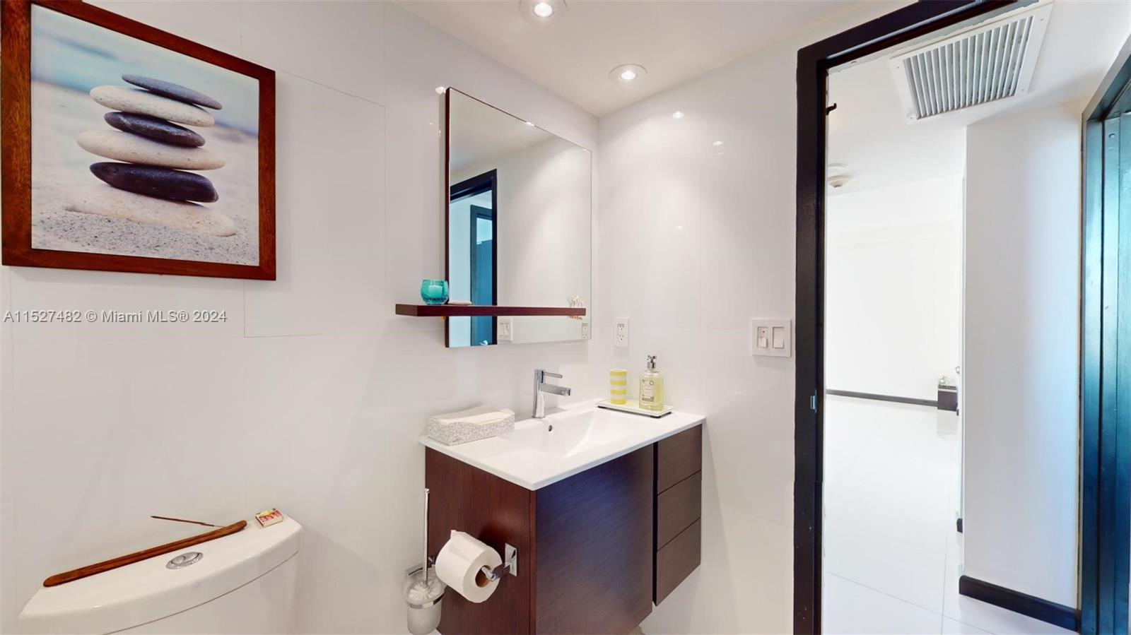 3625 N Country Club Dr 903, Aventura, Florida 33180, 2 Bedrooms Bedrooms, ,2 BathroomsBathrooms,Residential,For Sale,3625 N Country Club Dr 903,A11527482