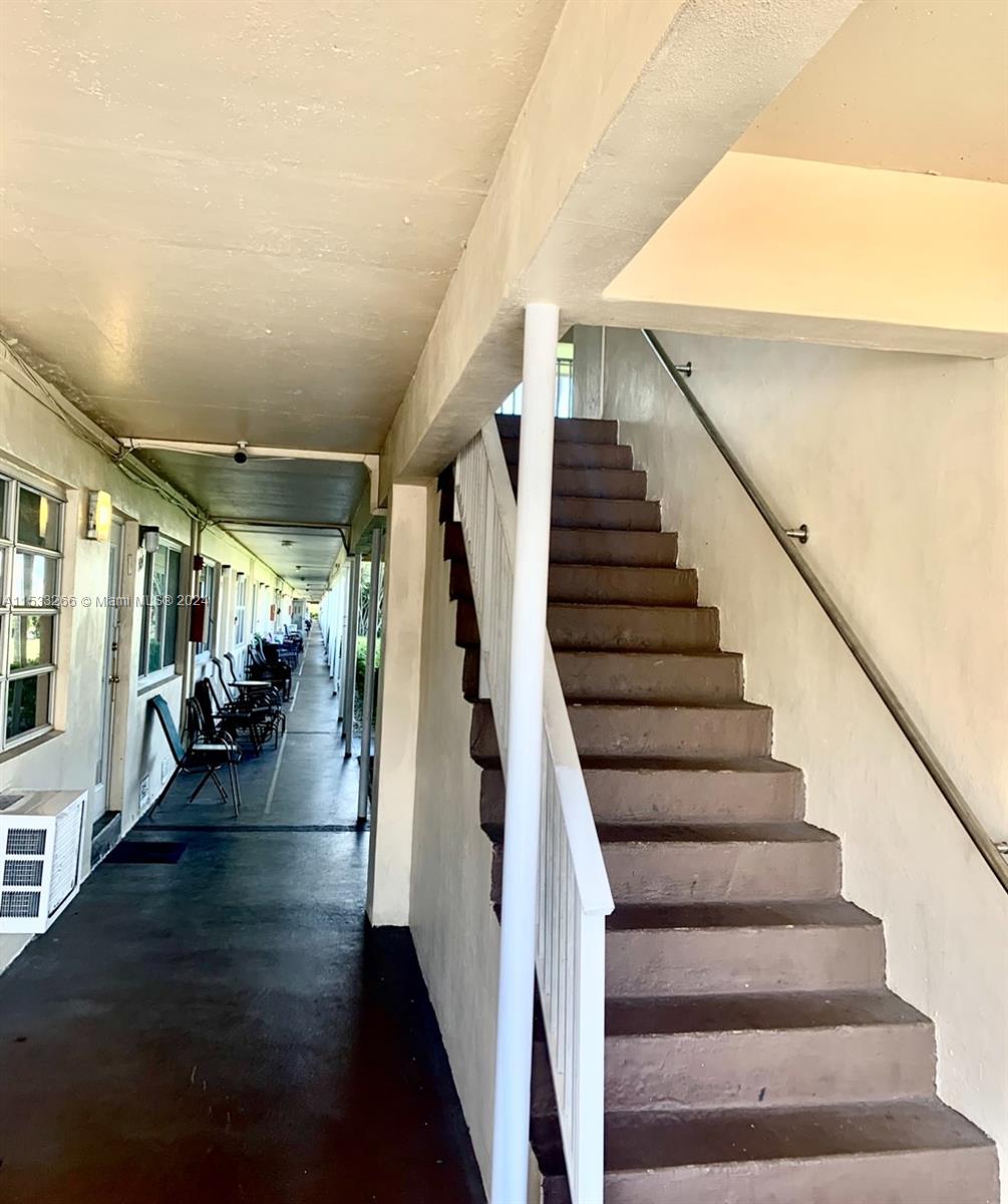 MIRRORED WALL TO WALL CLOSET SPACE