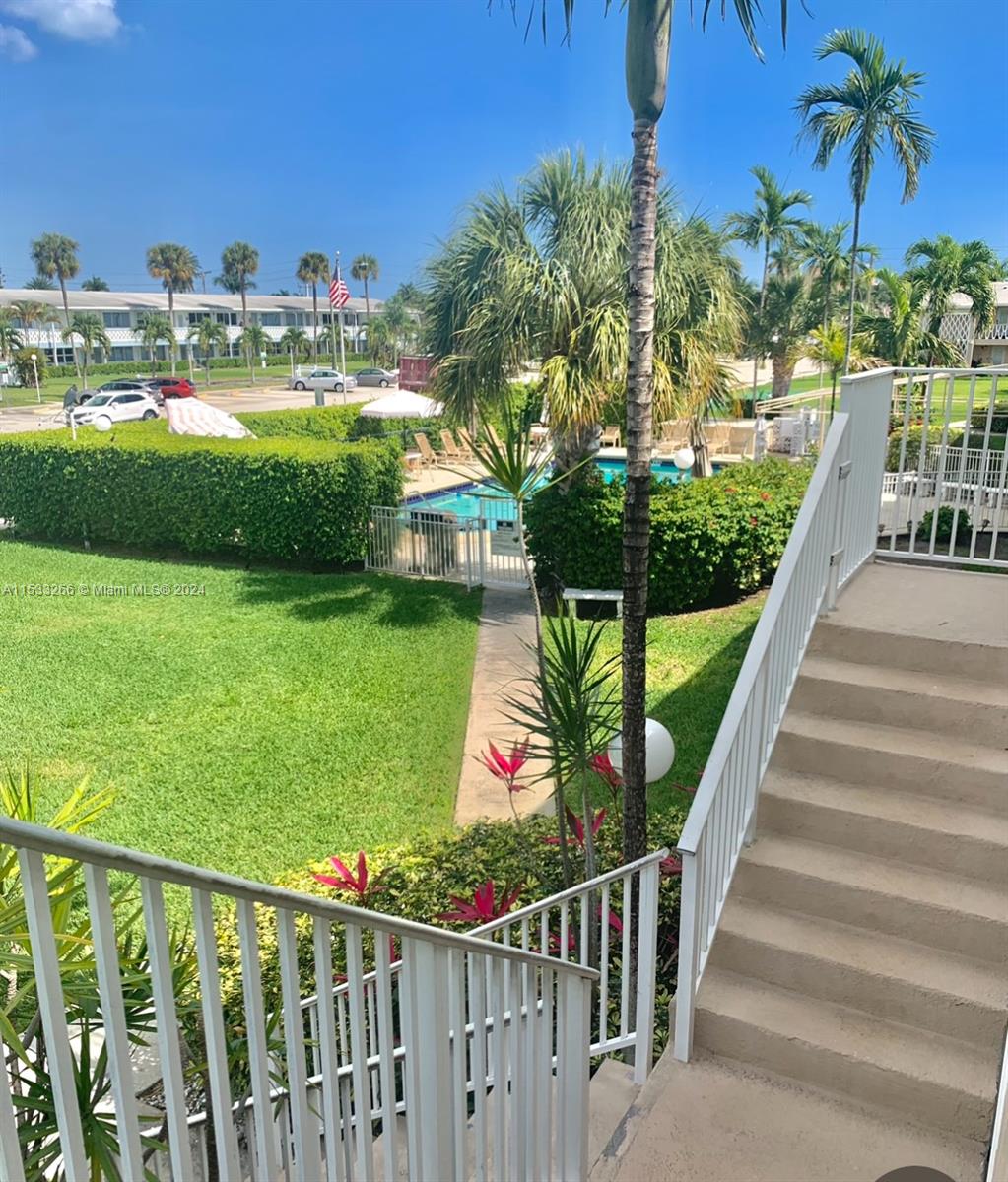 HALLANDLAE BEACH BLVD TO THE BEACH IN 5 MINUTES