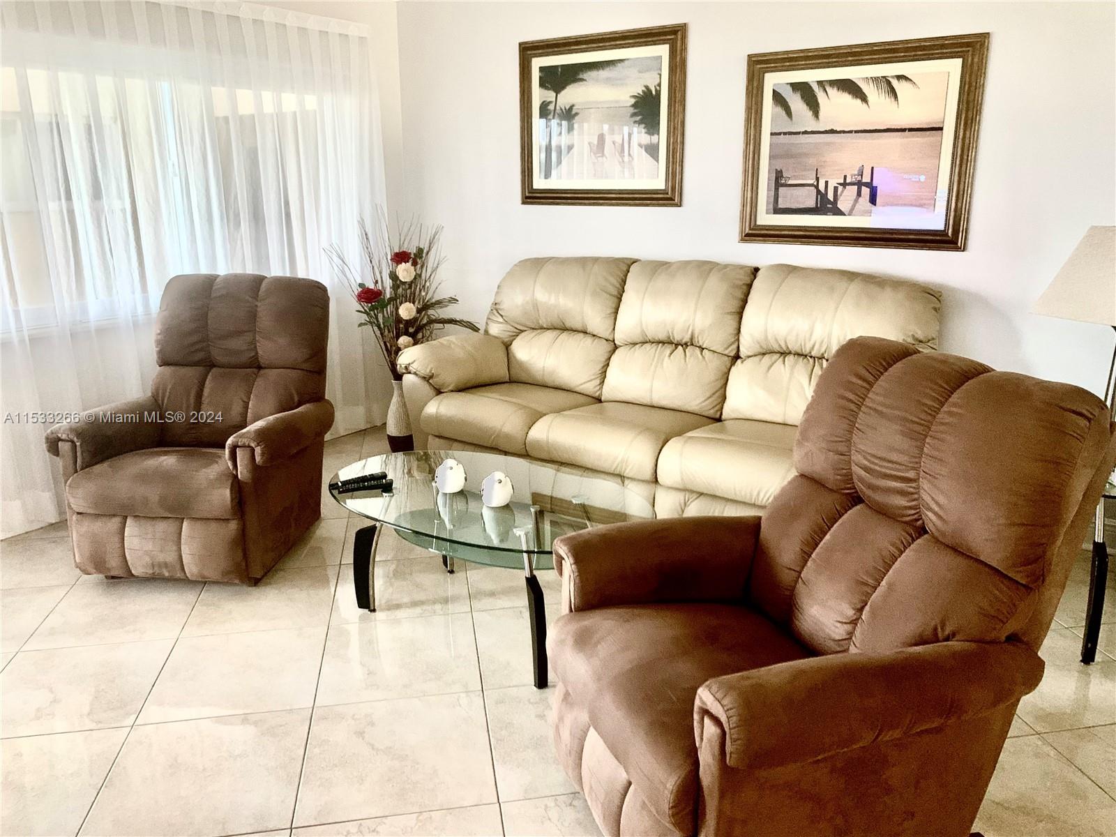 HIGH GLOSS & GLASS CABINETS