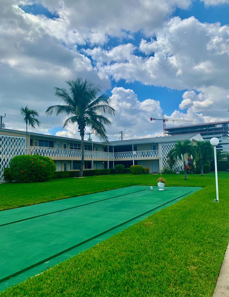 WALK to Gulfstream horse racing