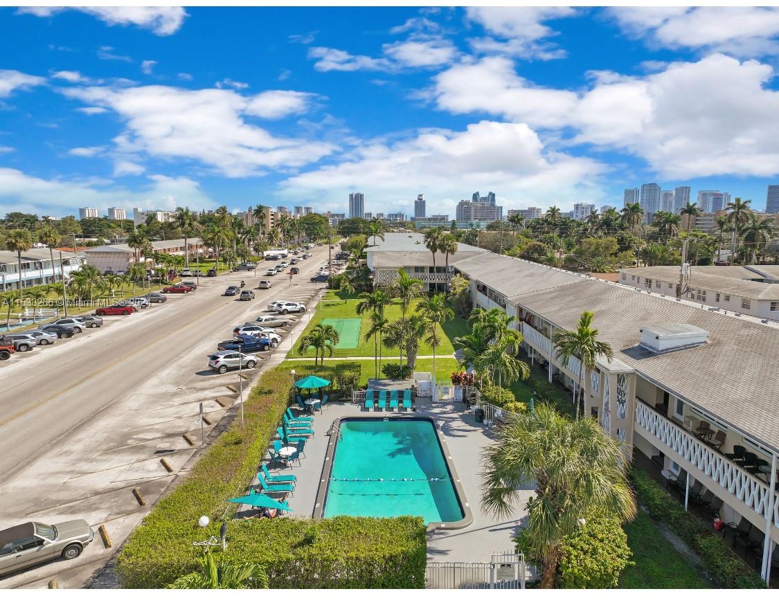 THE BIG EASY CASINO IS 1 BLOCK AWAY