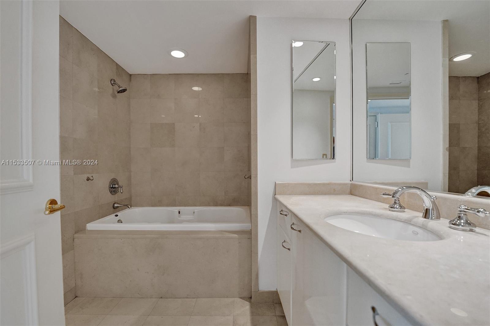 19955 NE 38th Ct 904, Aventura, Florida 33180, 3 Bedrooms Bedrooms, ,4 BathroomsBathrooms,Residentiallease,For Rent,19955 NE 38th Ct 904,A11533507