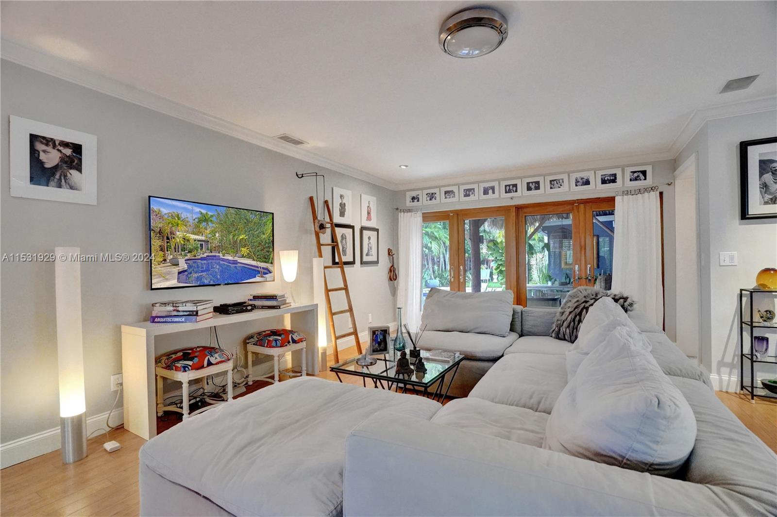 433 NE 11th Ave, Fort Lauderdale, Florida 33301, 3 Bedrooms Bedrooms, ,3 BathroomsBathrooms,Residential,For Sale,433 NE 11th Ave,A11531929