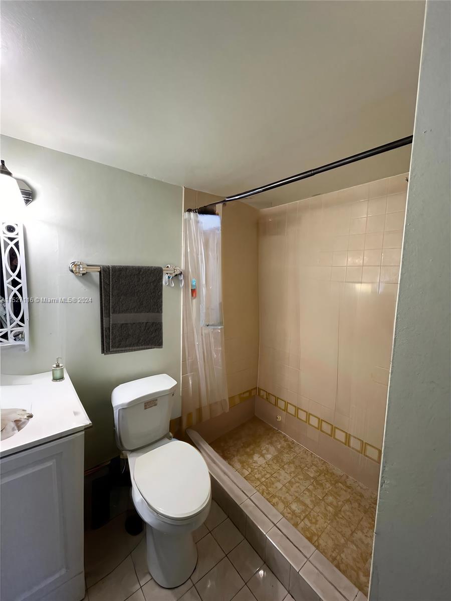 Master bathroom digitally decluttered
