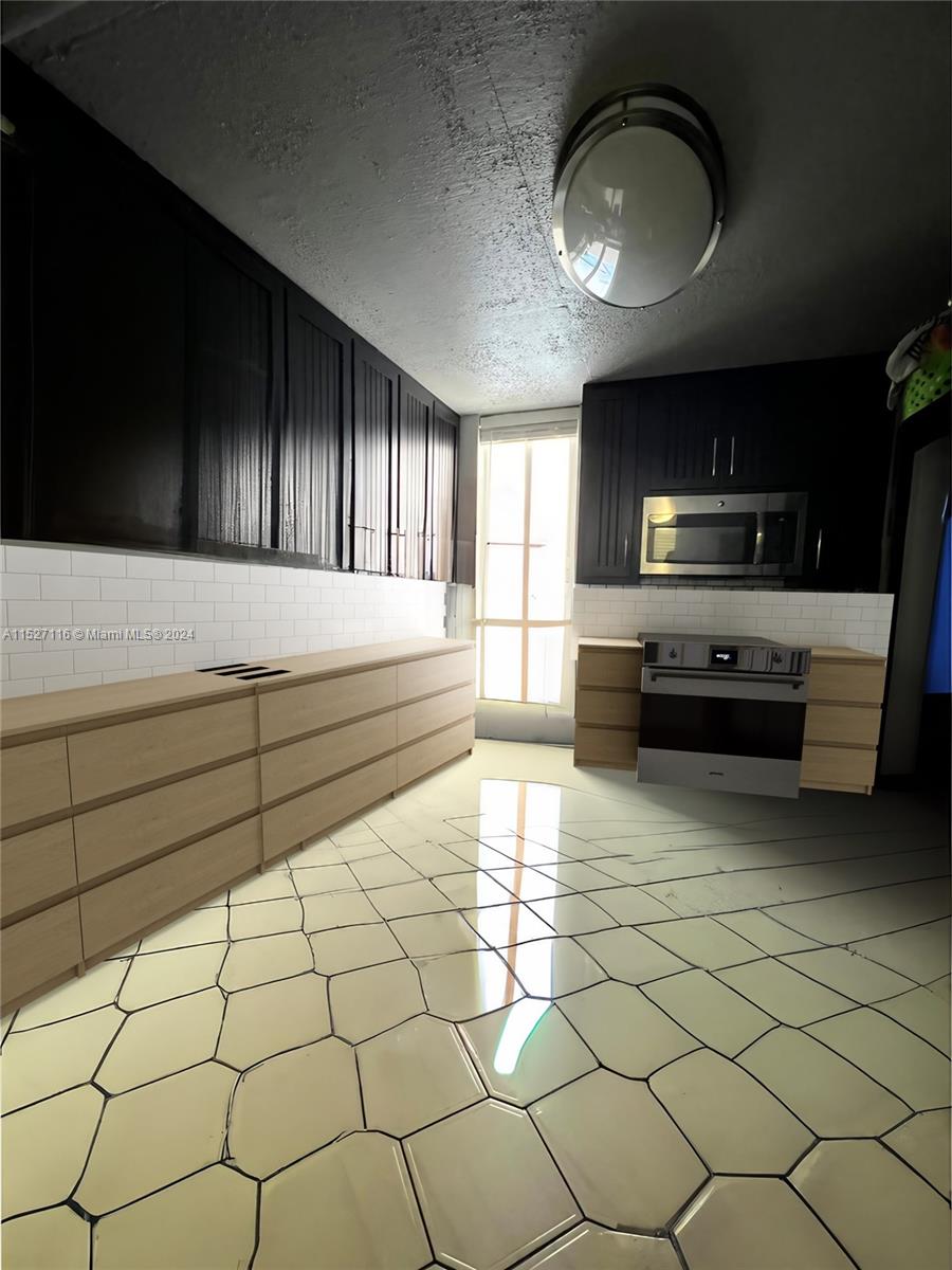 Digitally Decluttered Kitchen