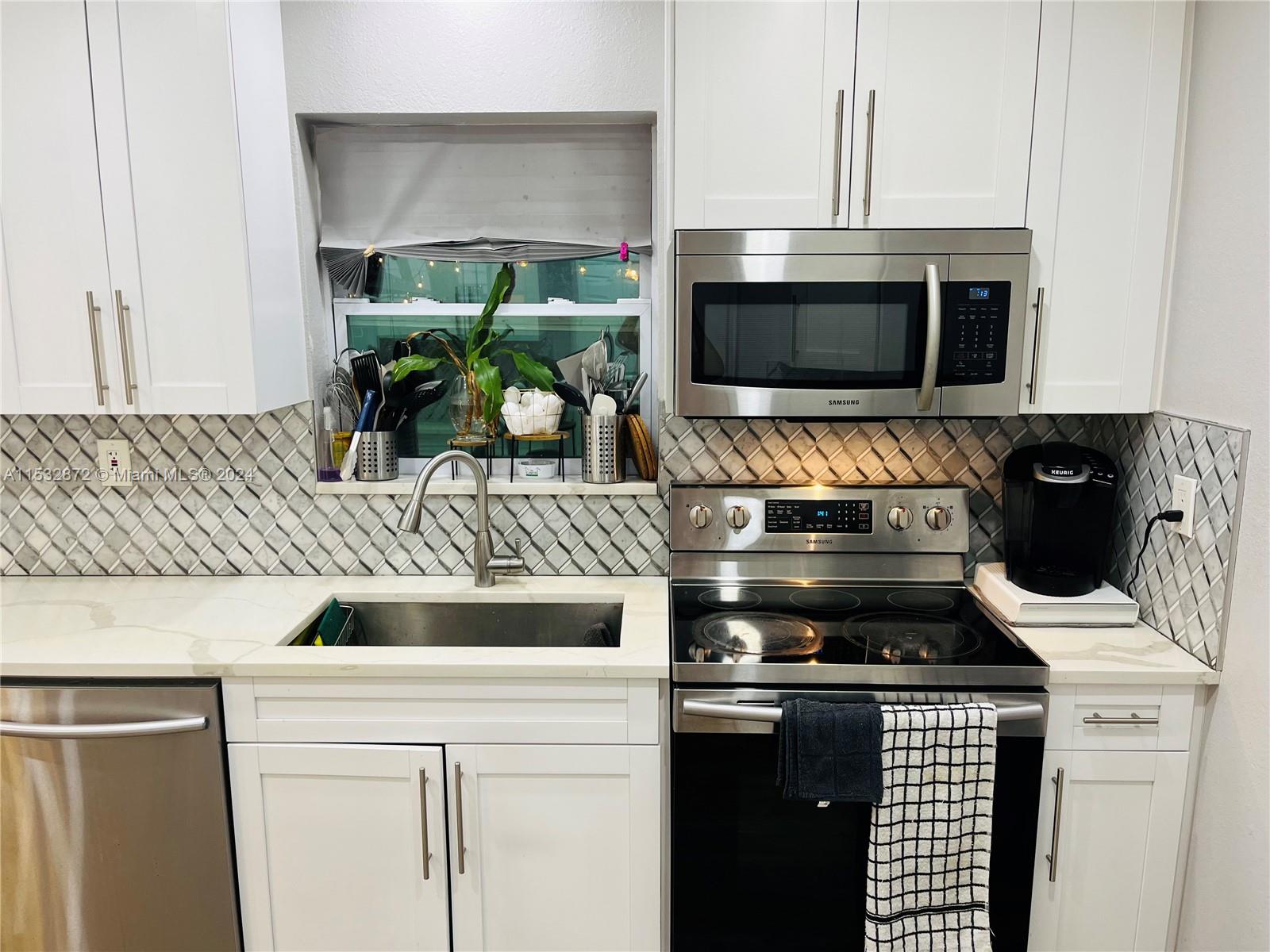 2518 Roosevelt St, Hollywood, Florida 33020, 2 Bedrooms Bedrooms, ,1 BathroomBathrooms,Residential,For Sale,2518 Roosevelt St,A11532872