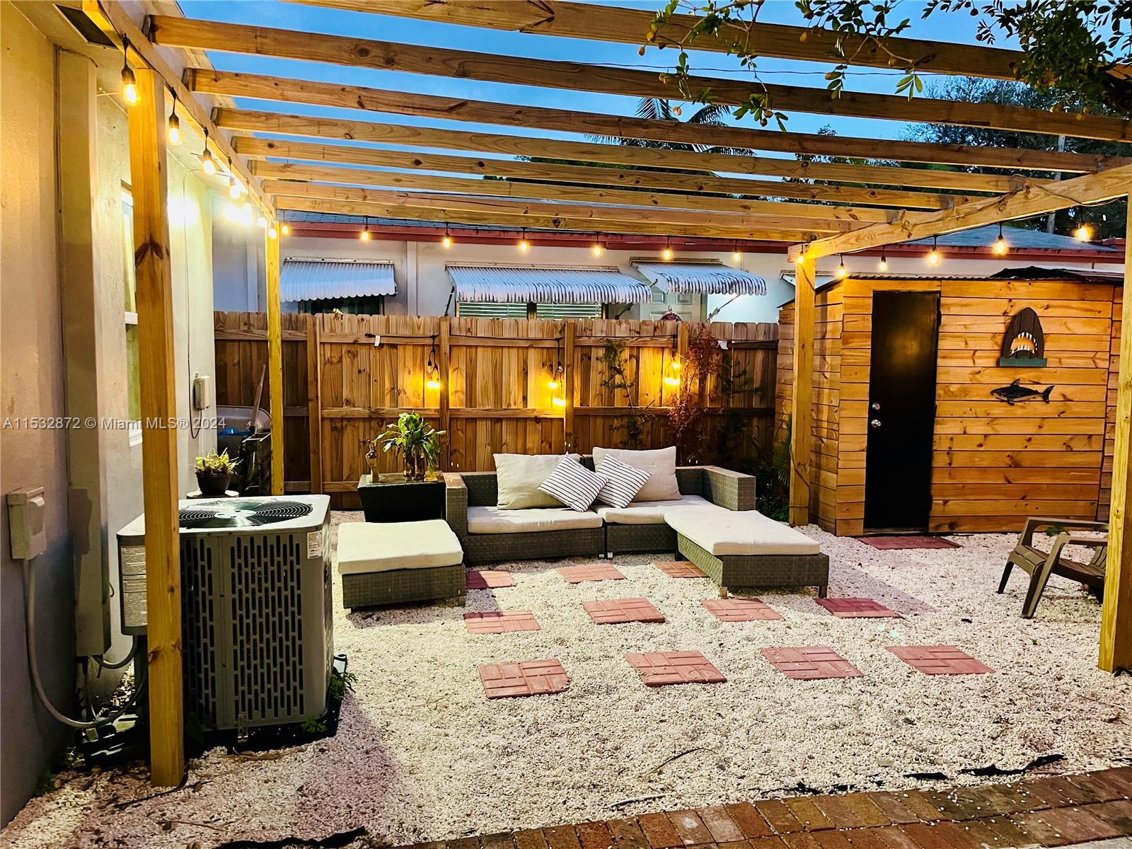 2518 Roosevelt St, Hollywood, Florida 33020, 2 Bedrooms Bedrooms, ,1 BathroomBathrooms,Residential,For Sale,2518 Roosevelt St,A11532872